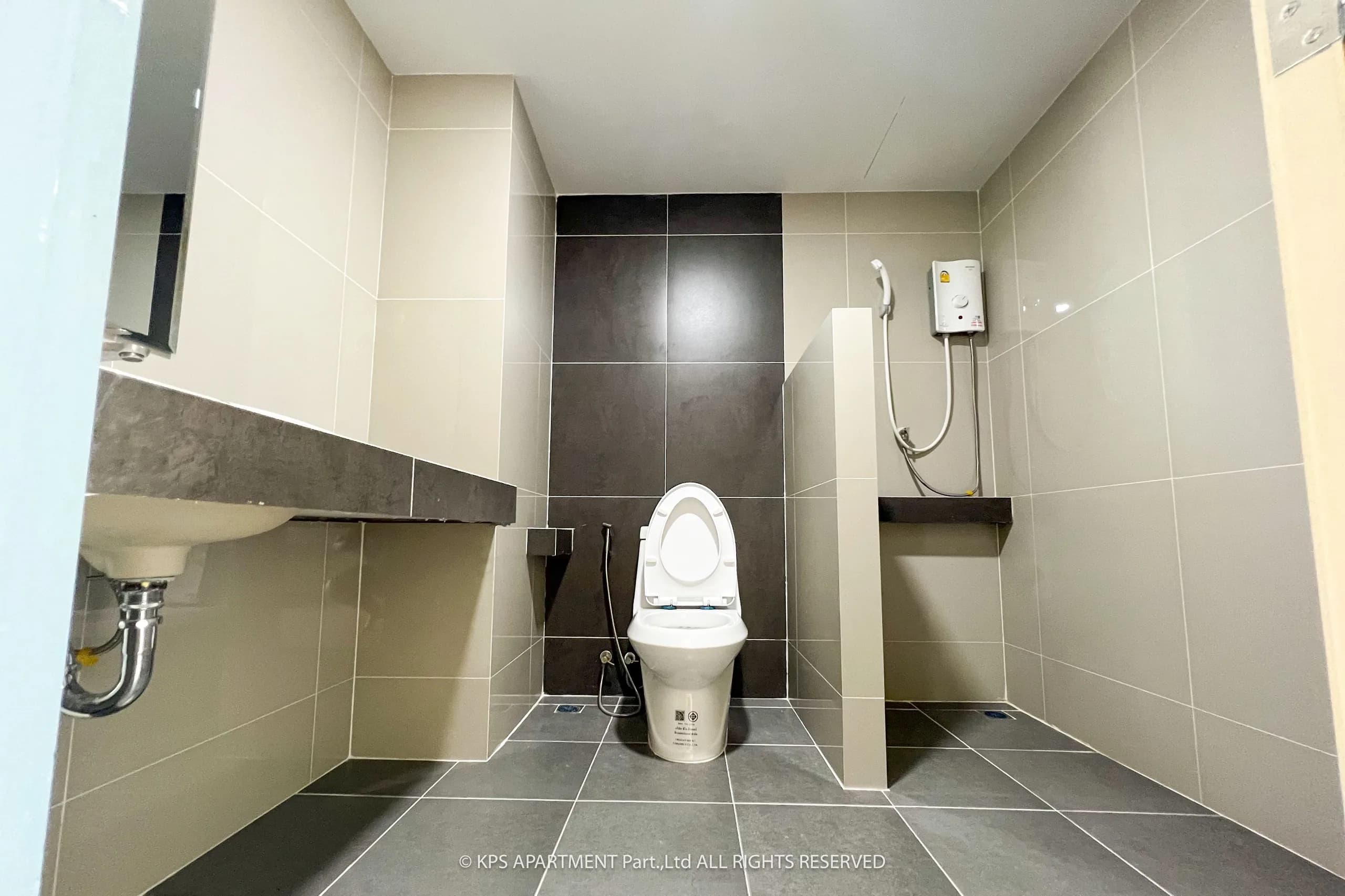 Disewakan Studio Bulanan Furnished dengan Balkon Lebar dan Kulkas Gratis di KPS Residence, Rangsit Khlong 10, di Samping Pabrik GPO foto 3