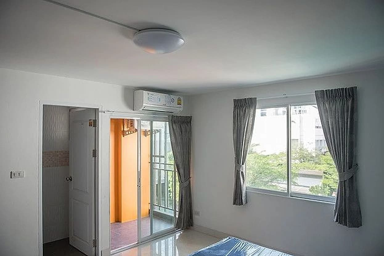 L Place Apartment، Soi Lat Phrao 26، قرب MRT Lat Phrao: استوديوهات للإيجار الشهري بمساحة 22–26 م² مع مصعد صورة 4