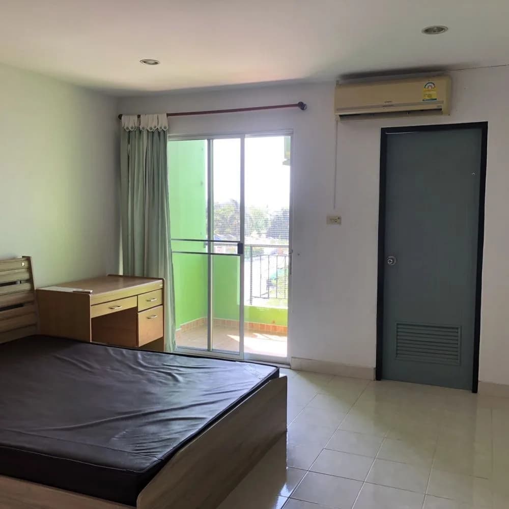 Maneethong Apartment في Bang Saen: غرف شهرية مع Wi-Fi مجاني قرب سوق Nong Mon صورة 7
