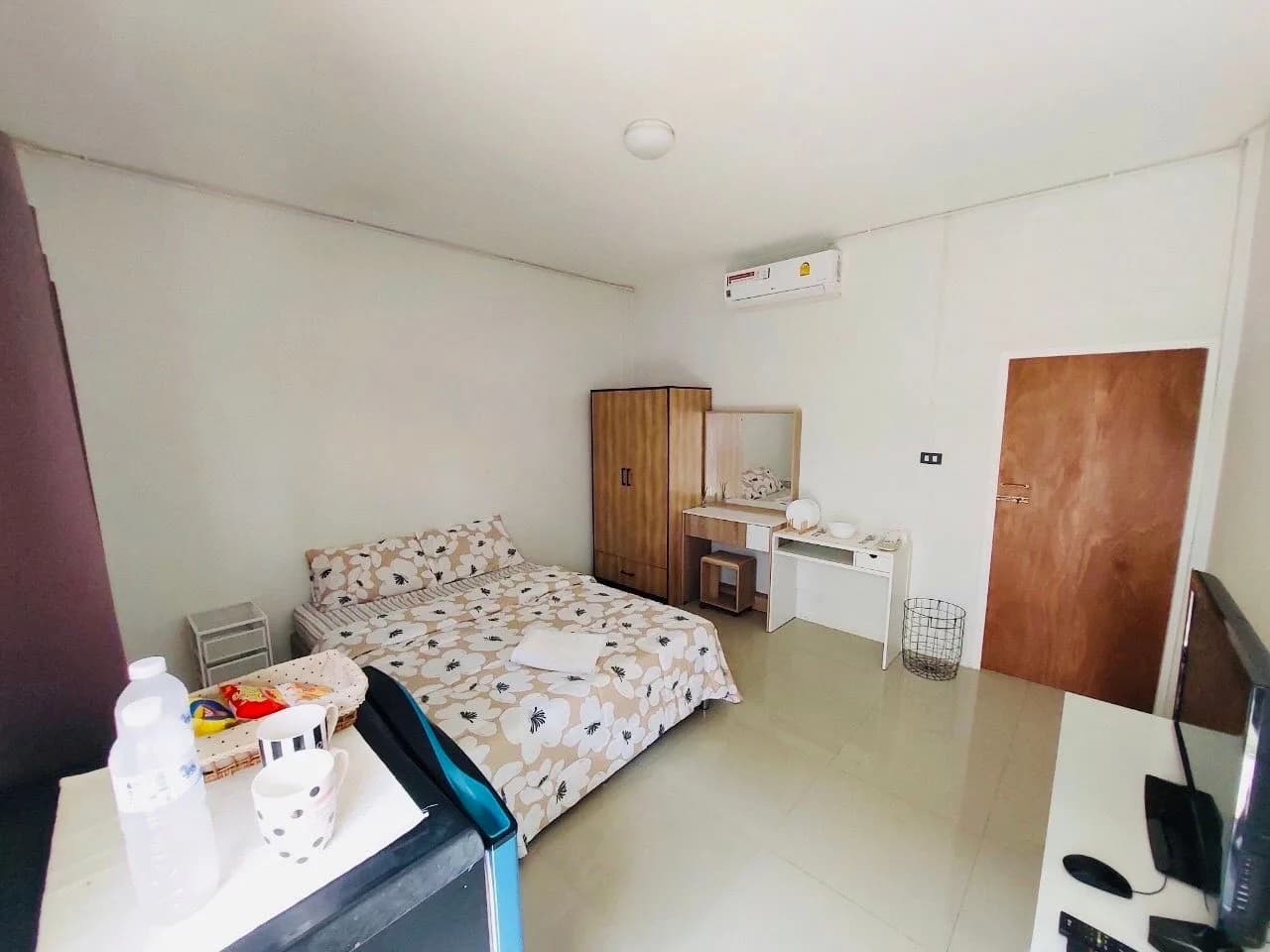 Sujittra Dormitory 2, Bo Sang Soi 5: Zimmer mit Ventilator oder Klimaanlage zur Monatsmiete nahe dem Schirmdorf Bo Sang