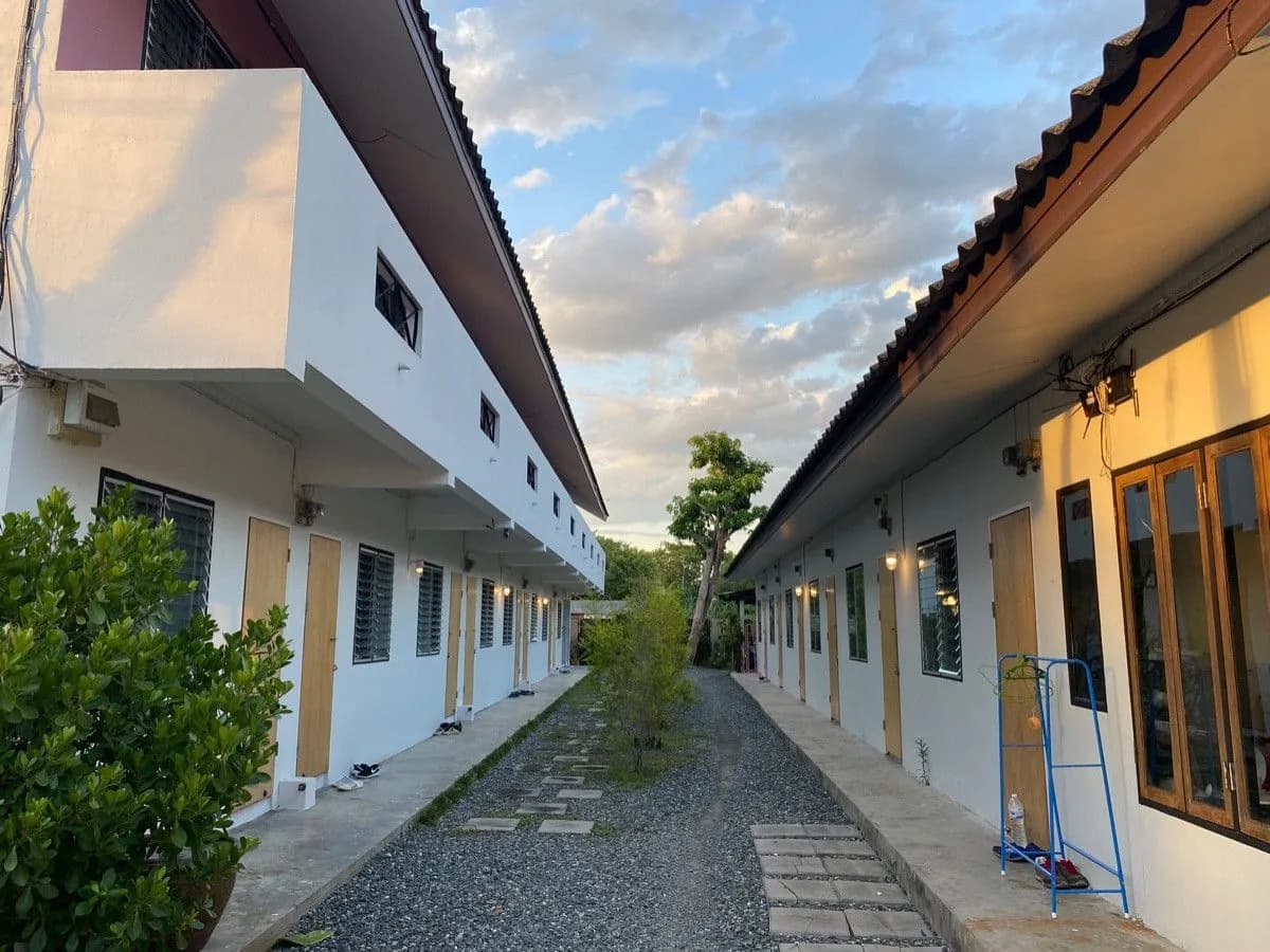 Sujittra Dormitory 2, Bo Sang Soi 5: Zimmer mit Ventilator oder Klimaanlage zur Monatsmiete nahe dem Schirmdorf Bo Sang Foto 2