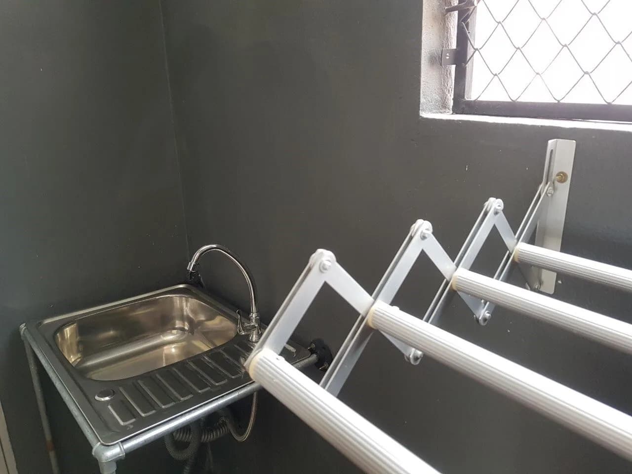 Sujittra Dormitory 2, Bo Sang Soi 5: Zimmer mit Ventilator oder Klimaanlage zur Monatsmiete nahe dem Schirmdorf Bo Sang Foto 8