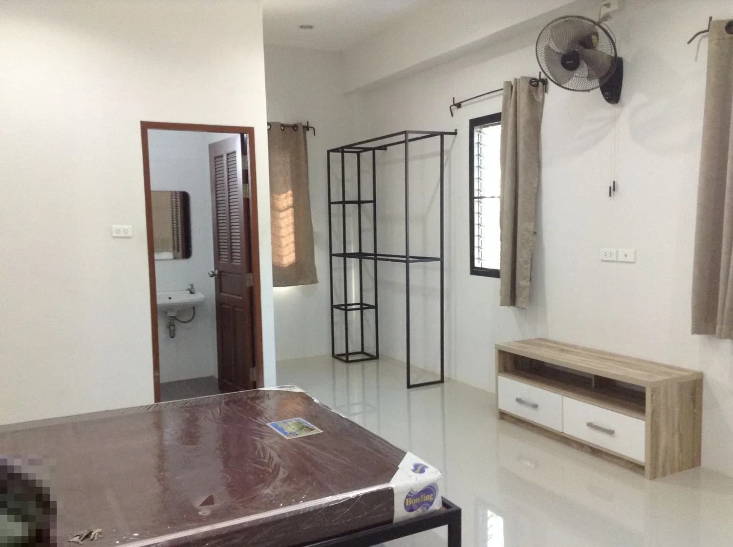 Mongkol House, Saraphi: Wohnheimzimmer mit Ventilator oder Klimaanlage zur Monatsmiete nahe Saraphi Technical College