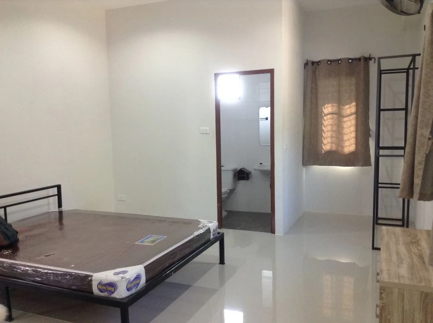 Mongkol House, Saraphi : chambres de résidence étudiante au mois, avec ventilateur ou climatisation, près de Saraphi Technical College photo 5