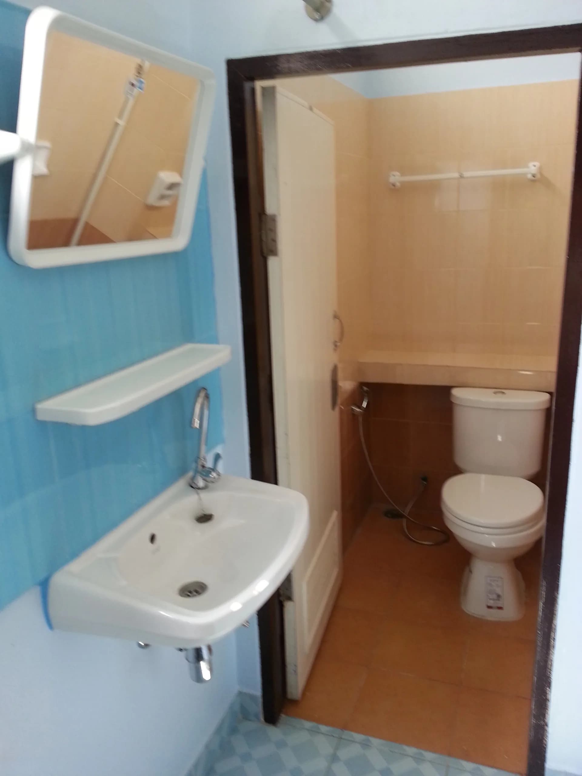 Muangthong-Anun Apartment في Ban Suan: غرف مكيّفة وغرف بمروحة شهرية قرب Thai Watsadu Chonburi صورة 3