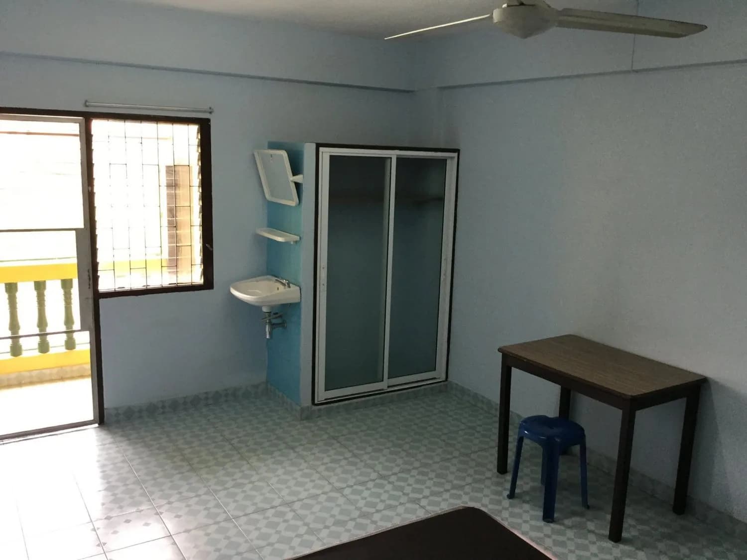 Muangthong-Anun Apartment في Ban Suan: غرف مكيّفة وغرف بمروحة شهرية قرب Thai Watsadu Chonburi صورة 8