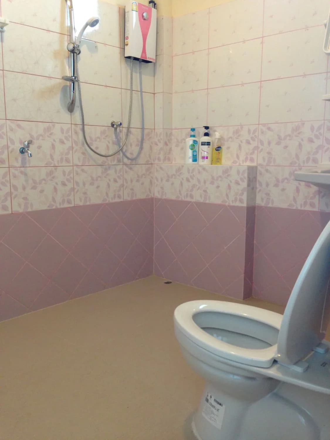 Nakornpetch Apartment، San Sai: غرف شهرية بشرفة وركن مطبخ قرب سوق Mae Kuang صورة 3