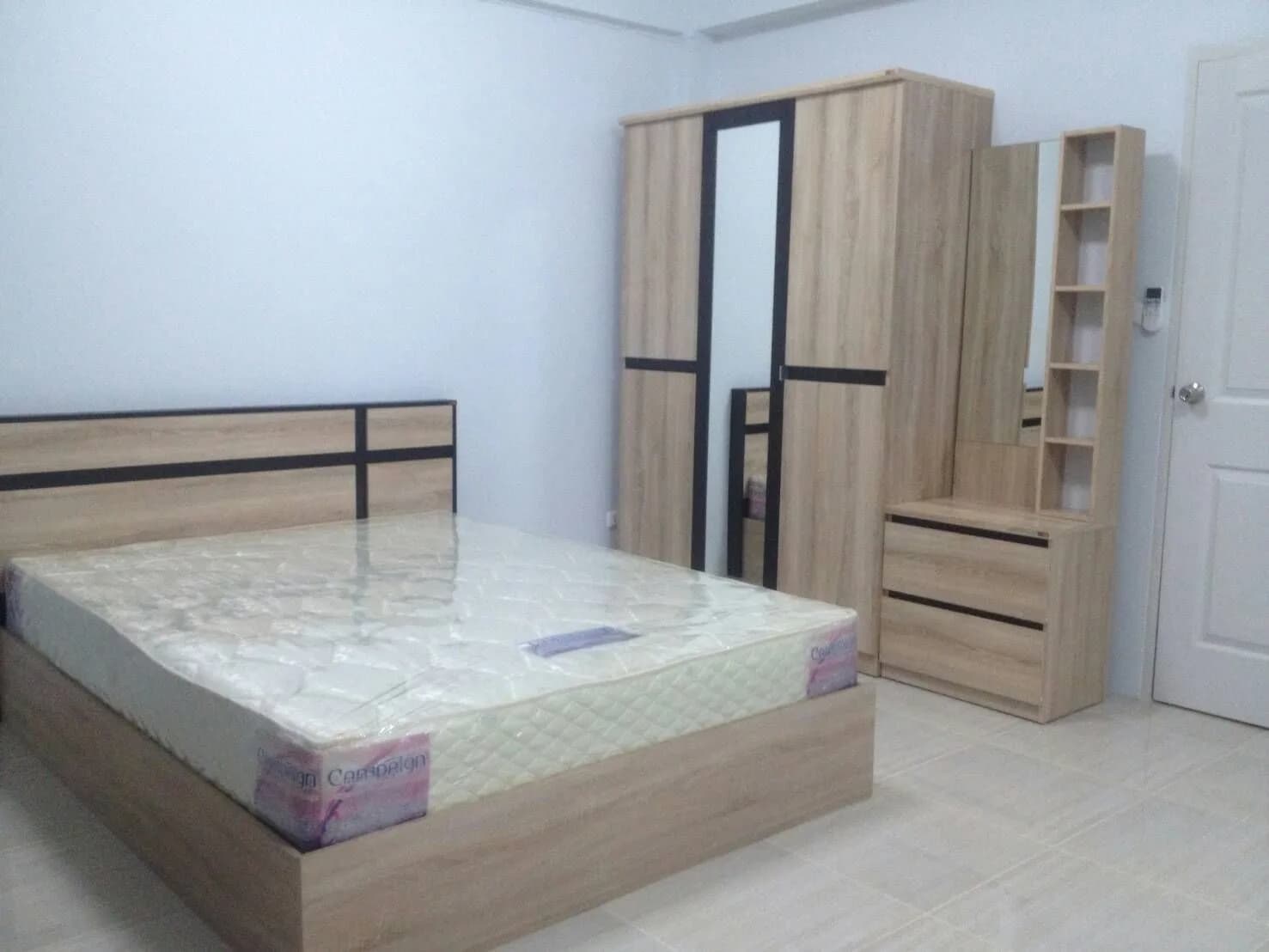 Ning Home, Si Racha: möblierte Monatszimmer mit Klimaanlage nahe Siri Park and Zoo by Sriracha Foto 6