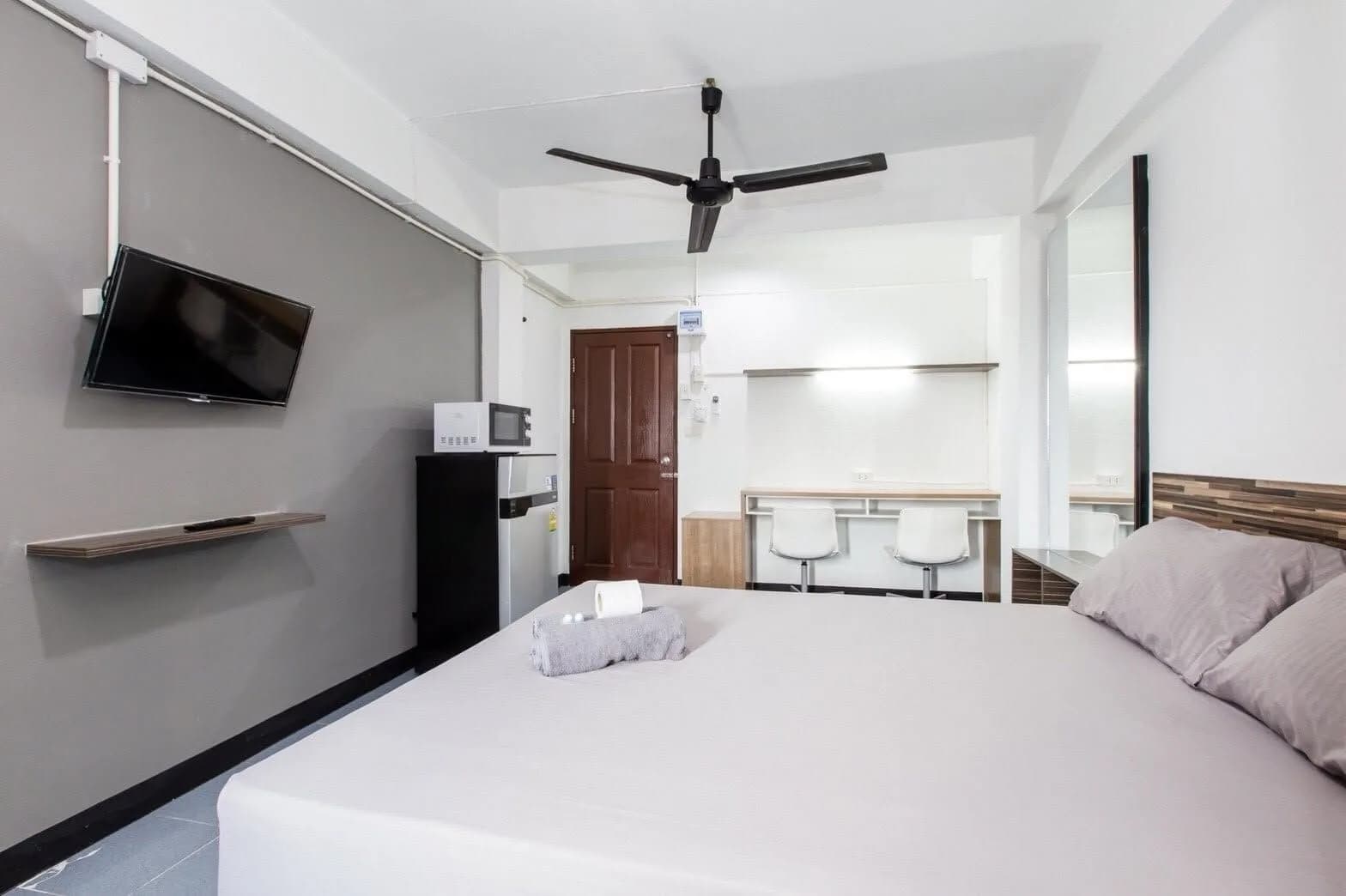 غرف مكيّفة مع صالة رياضية مجانية للإيجار الشهري في Onin Tree House، Khlong Hok East Soi 4، على بعد 170 م من بوابة RMUTT رقم 3