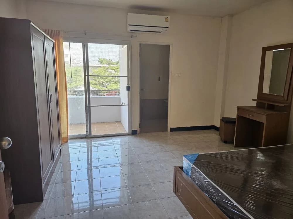 P Three Place, Chon Buri Town: möblierte Monatszimmer mit Klimaanlage oder Ventilator nahe Chonburi Vocational College Foto 4