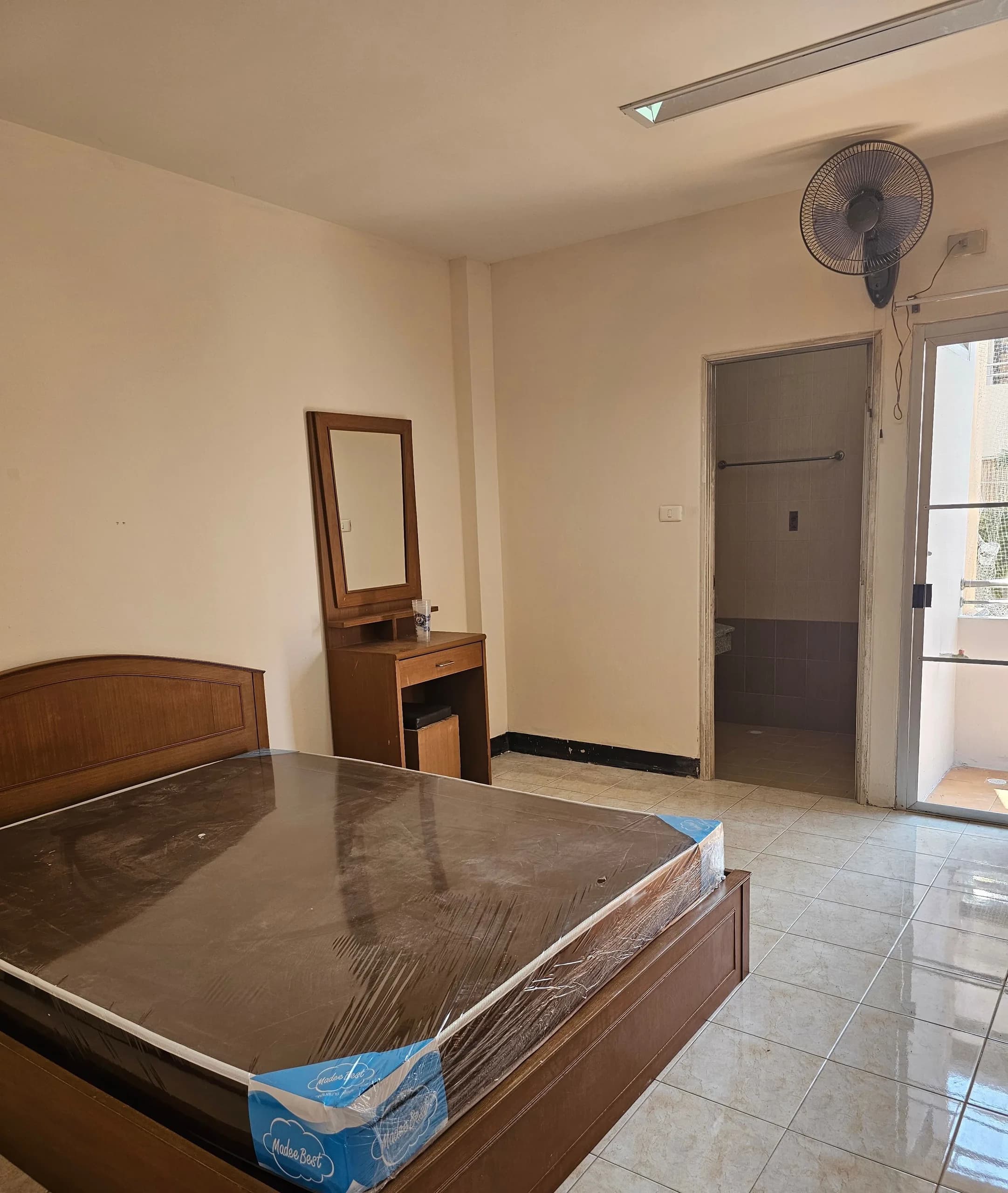 P Three Place, Chon Buri Town: möblierte Monatszimmer mit Klimaanlage oder Ventilator nahe Chonburi Vocational College Foto 5