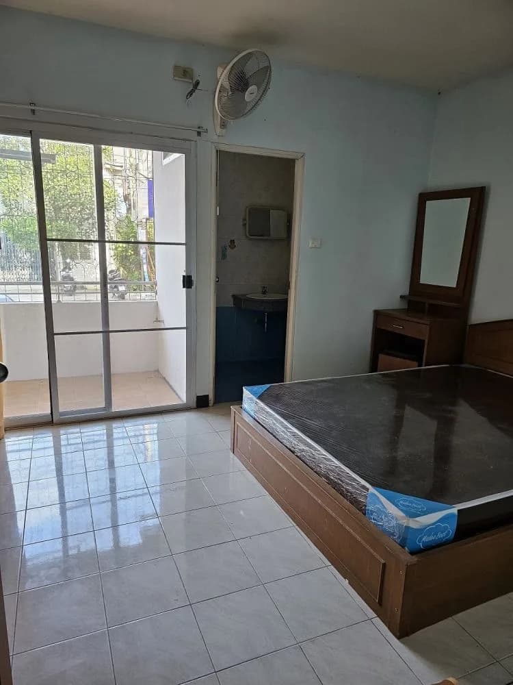 P Three Place, Chon Buri Town: möblierte Monatszimmer mit Klimaanlage oder Ventilator nahe Chonburi Vocational College Foto 6
