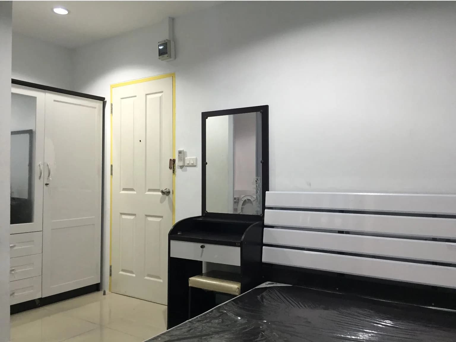 Pasuk Place, Soi Sathu Pradit 58, Yan Nawa: möblierte Zimmer mit 18 m² zur Monatsmiete, nahe BRT Wat Dokmai Foto 1