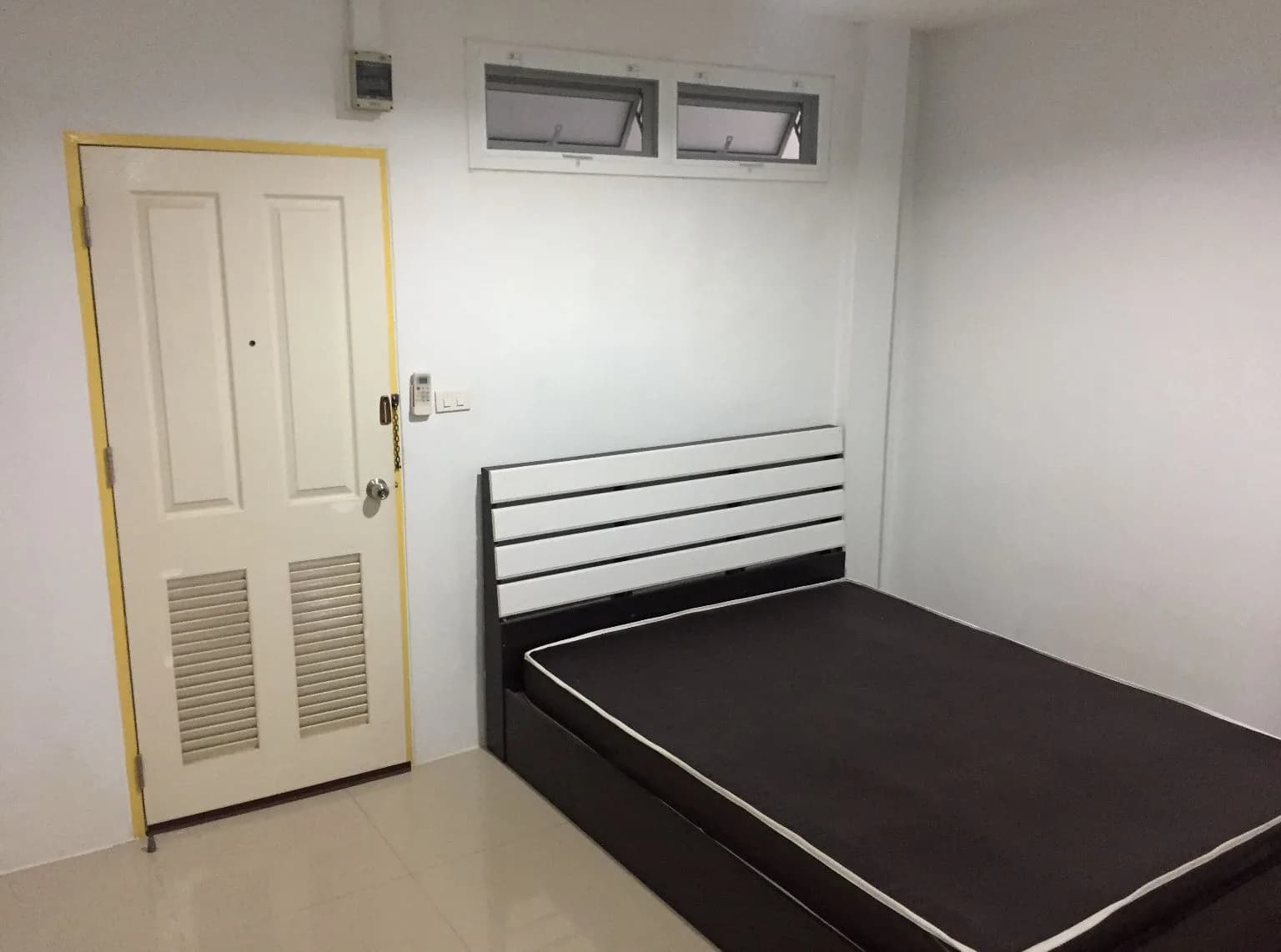 Pasuk Place, Soi Sathu Pradit 58, Yan Nawa: möblierte Zimmer mit 18 m² zur Monatsmiete, nahe BRT Wat Dokmai Foto 2