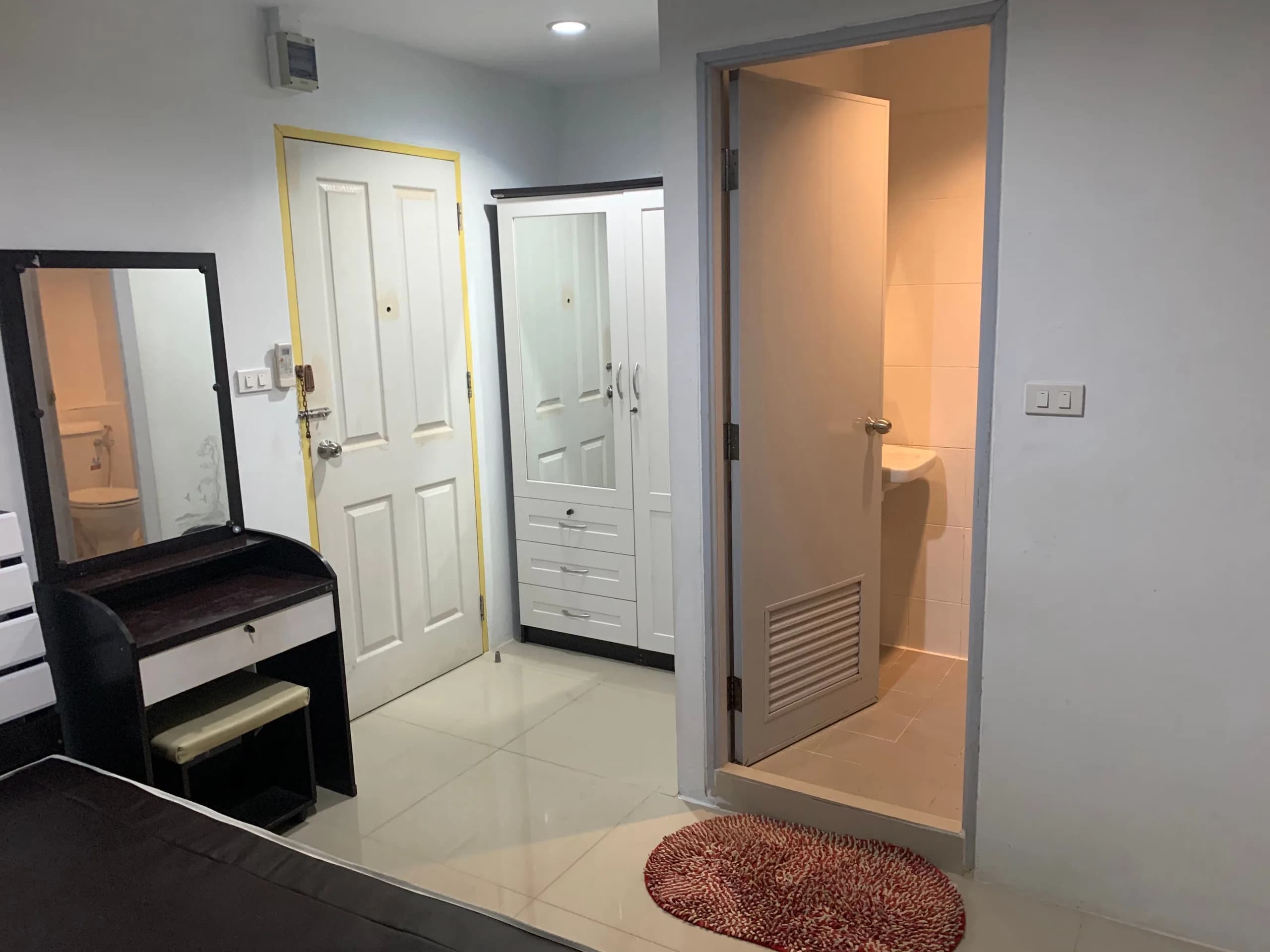 Pasuk Place, Soi Sathu Pradit 58, Yan Nawa: möblierte Zimmer mit 18 m² zur Monatsmiete, nahe BRT Wat Dokmai Foto 3