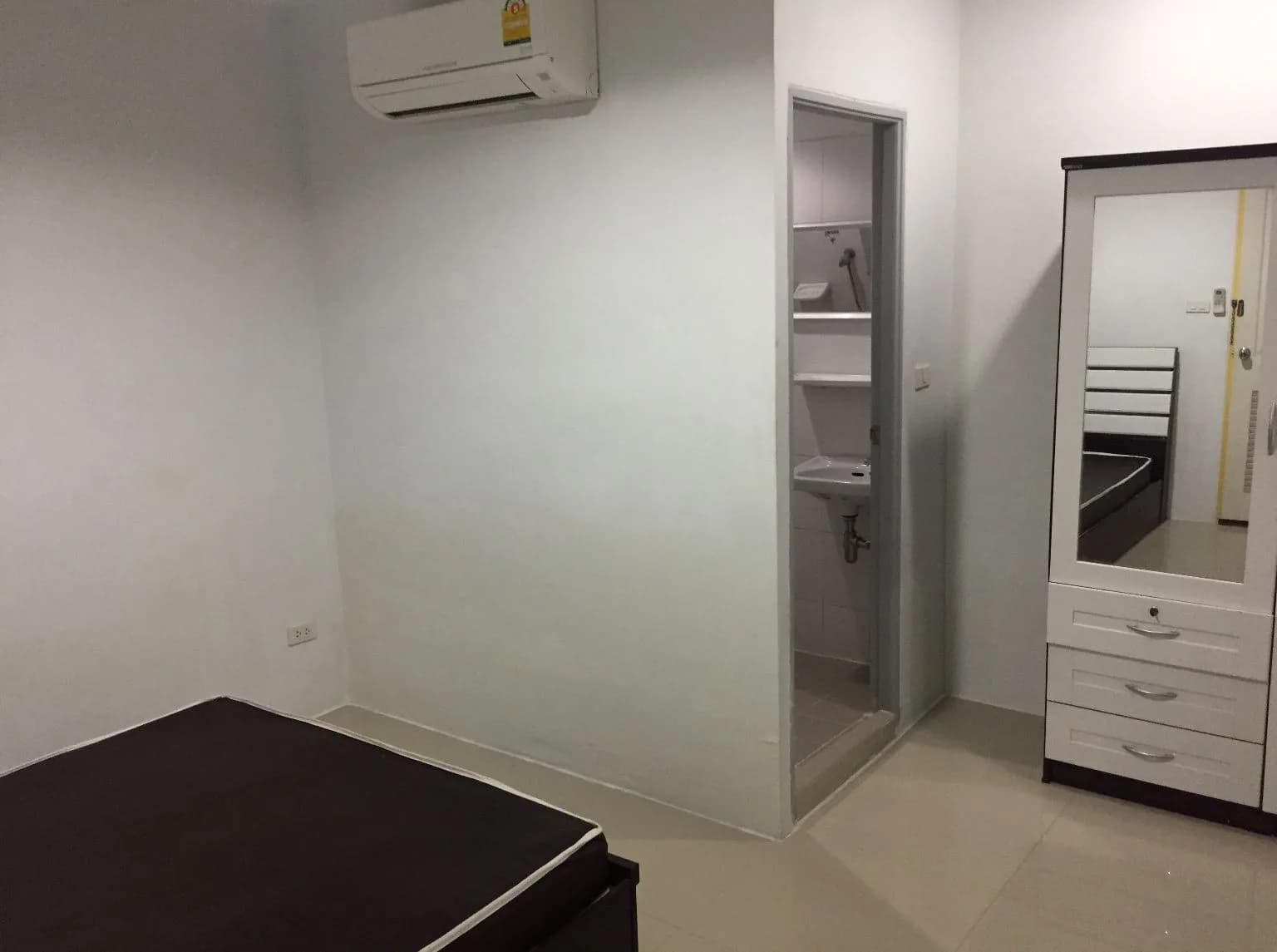 Pasuk Place, Soi Sathu Pradit 58, Yan Nawa: möblierte Zimmer mit 18 m² zur Monatsmiete, nahe BRT Wat Dokmai Foto 6