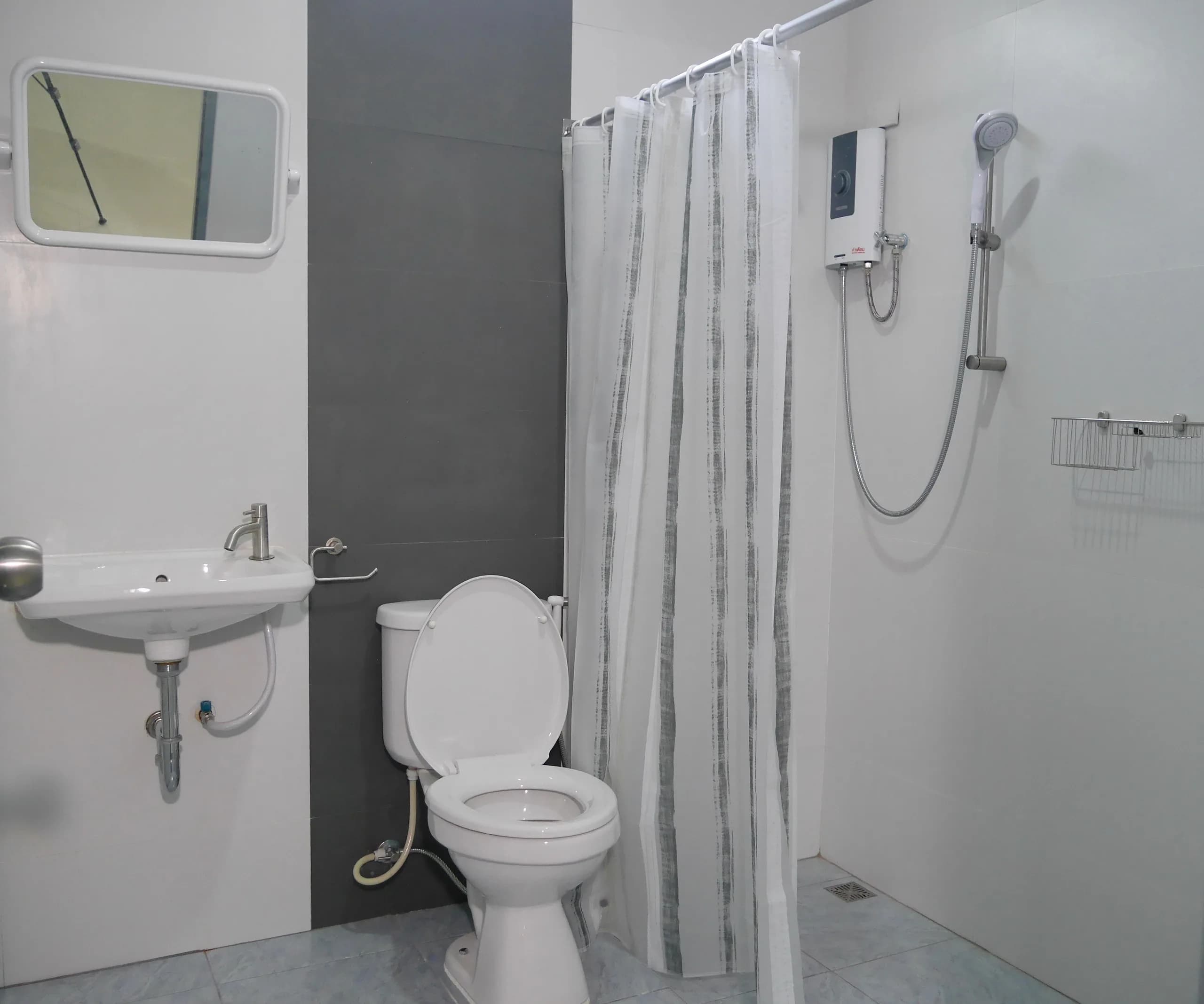 PB Apartments, Krathum Baen: मासिक किराए पर 32 वर्ग मीटर के फ़र्निश्ड कमरे, बीच में बगीचे के साथ, Wat Nang Sao के पास फ़ोटो 3