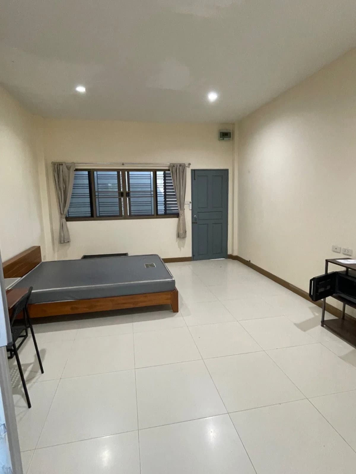 PB Apartments, Krathum Baen: मासिक किराए पर 32 वर्ग मीटर के फ़र्निश्ड कमरे, बीच में बगीचे के साथ, Wat Nang Sao के पास फ़ोटो 6