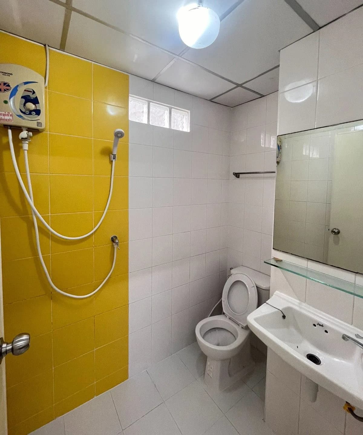 Perfect Apartment, Soi Prachachuen-Nonthaburi 8: Zimmer zur Monatsmiete mit Balkon und 7-Eleven im Erdgeschoss, nahe der Dhurakij-Pundit-Universität Foto 8
