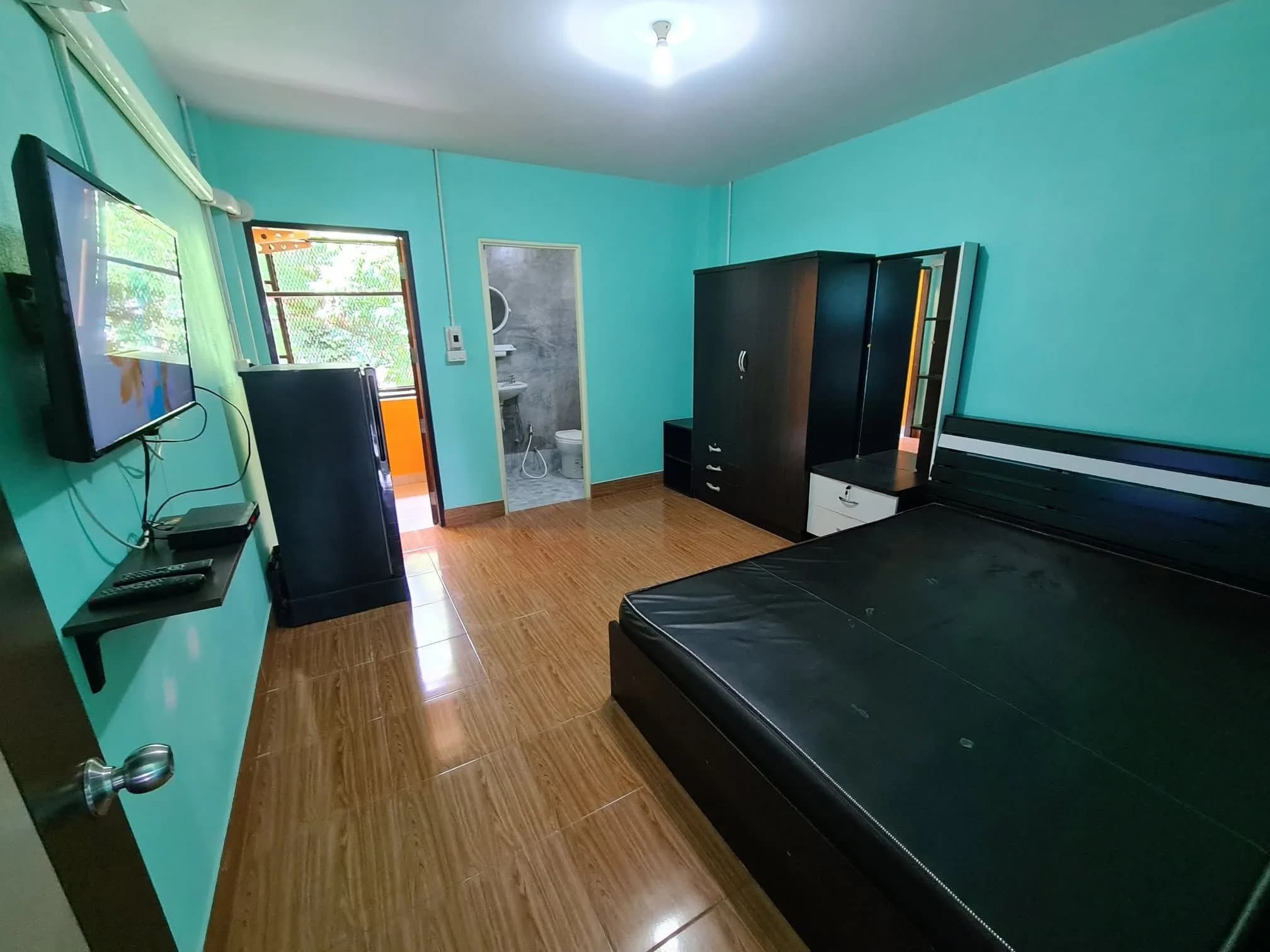 Phatsakorn Room, Kanchanaburi: मासिक किराए पर 25 वर्ग मीटर के हॉस्टल कमरे, पालतू जानवरों की अनुमति के साथ, Kanchanaburi बस टर्मिनल के पास फ़ोटो 1
