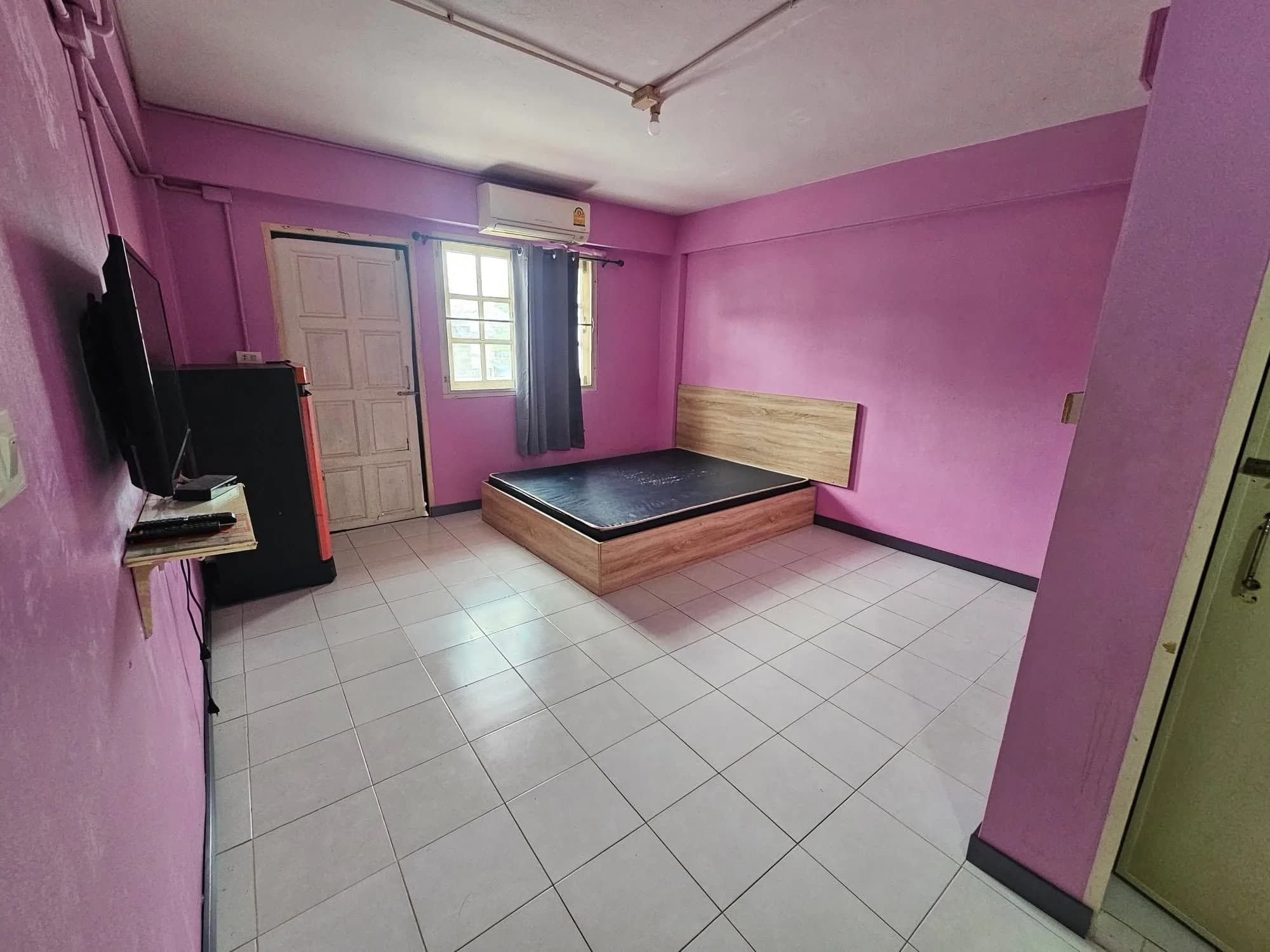 Phatsakorn Room, Kanchanaburi: मासिक किराए पर 25 वर्ग मीटर के हॉस्टल कमरे, पालतू जानवरों की अनुमति के साथ, Kanchanaburi बस टर्मिनल के पास फ़ोटो 8