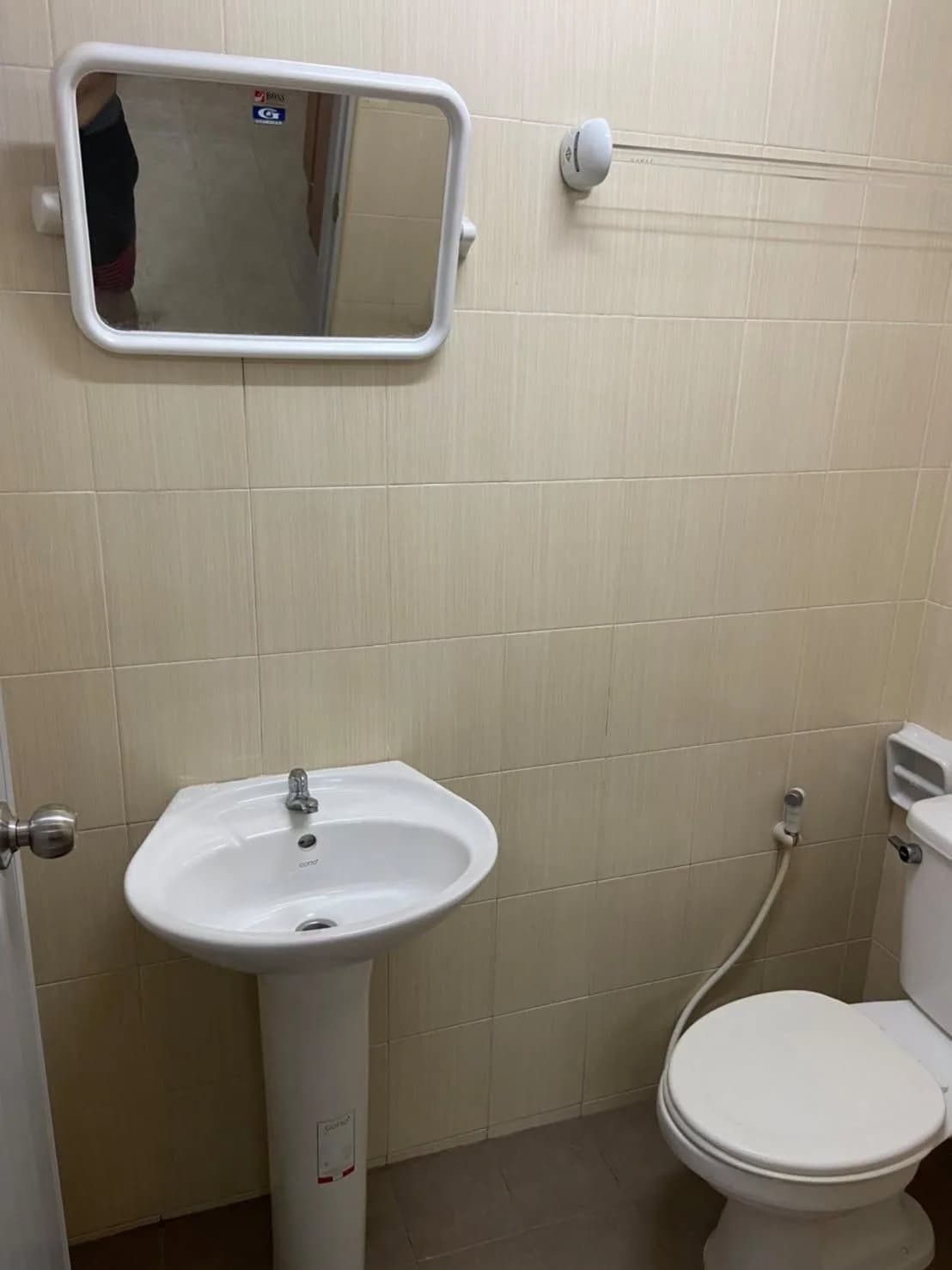 Pornsiri Place, Bang Saen: 22 वर्ग मीटर के मासिक हॉस्टल कमरे, फ़्री पार्किंग, Laemthong Shopping Plaza के पास फ़ोटो 3