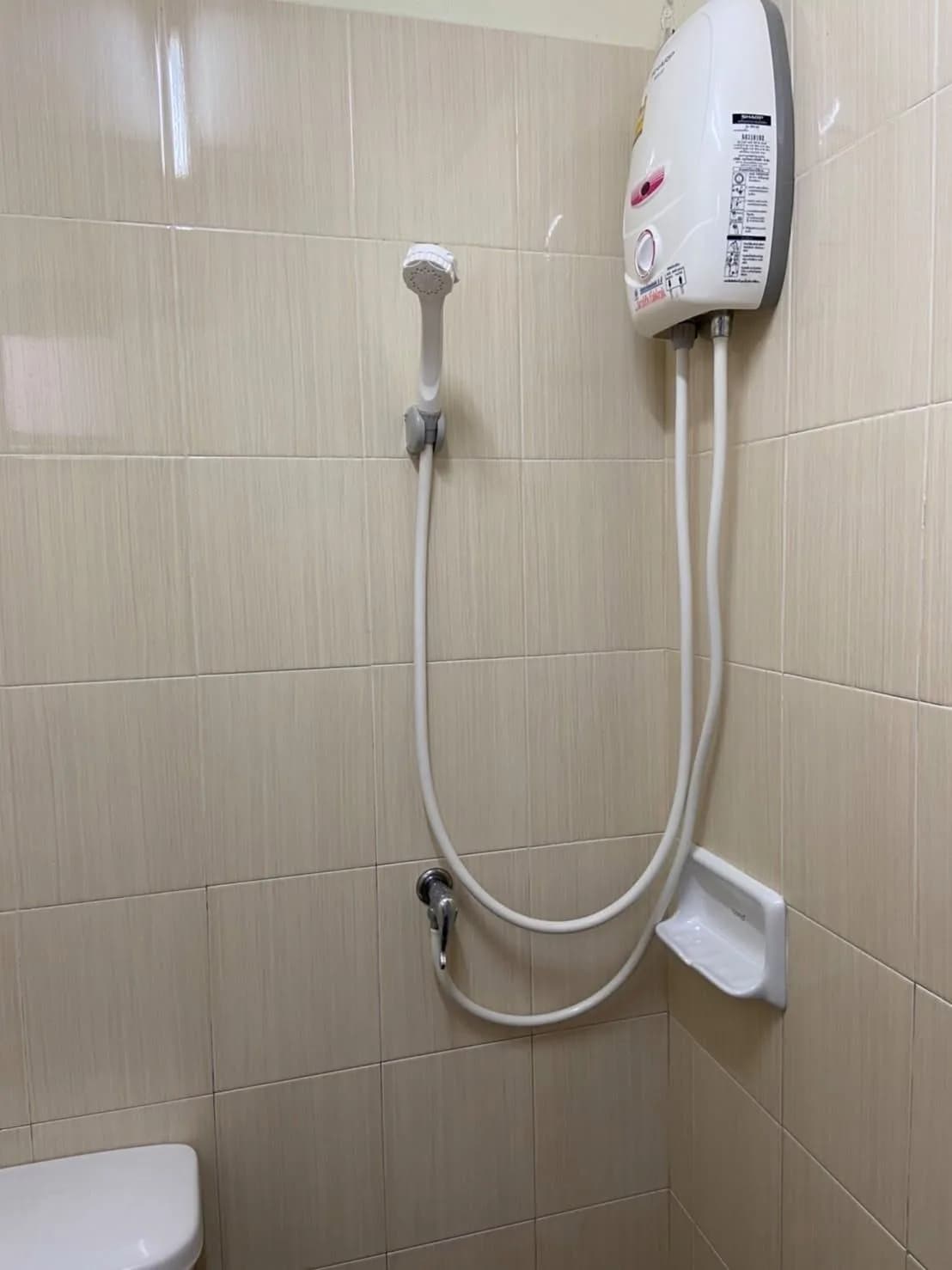 Pornsiri Place, Bang Saen: 22 वर्ग मीटर के मासिक हॉस्टल कमरे, फ़्री पार्किंग, Laemthong Shopping Plaza के पास फ़ोटो 6