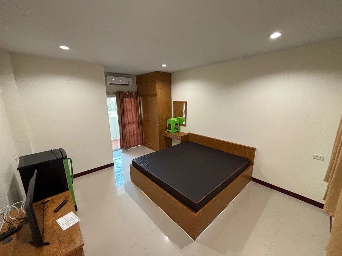 Pornticha Place, Ban Ko, Korat: मासिक किराए पर 26 वर्ग मीटर के एसी हॉस्टल कमरे, Vongchavalitkul विश्वविद्यालय के पास फ़ोटो 6