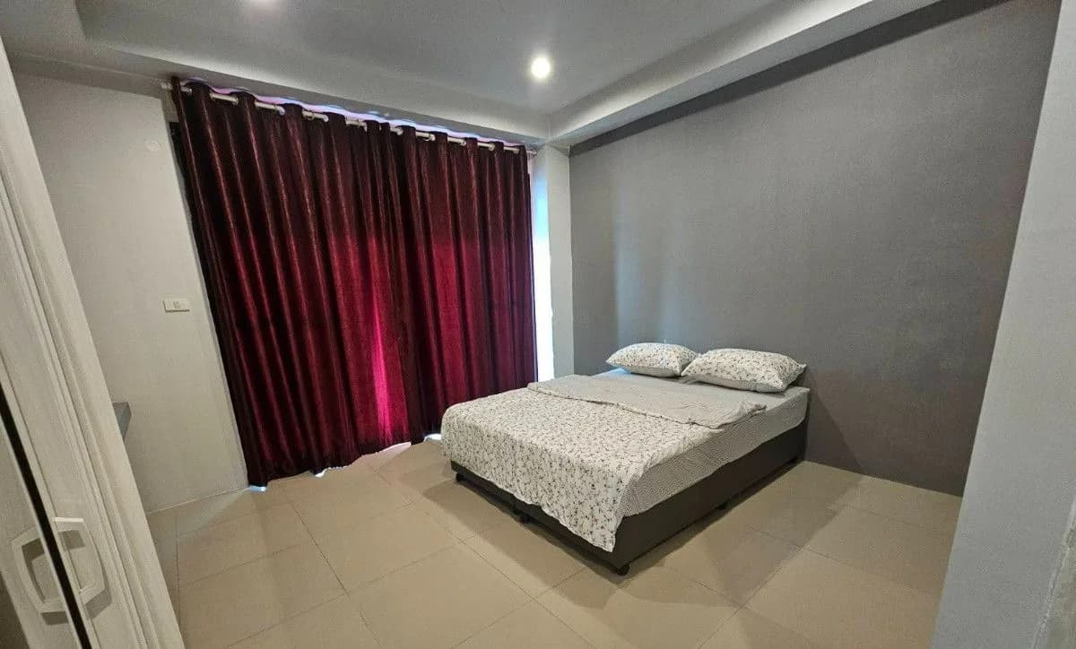 استوديوهات للإيجار الشهري بمساحة 25 م² مع شرفة في PP Residence، Soi Mae Phra Fatima، Din Daeng، على بعد حوالي 1 كم من محطة Airport Rail Link Makkasan