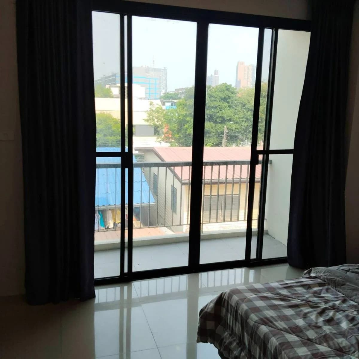 استوديوهات للإيجار الشهري بمساحة 25 م² مع شرفة في PP Residence، Soi Mae Phra Fatima، Din Daeng، على بعد حوالي 1 كم من محطة Airport Rail Link Makkasan صورة 5