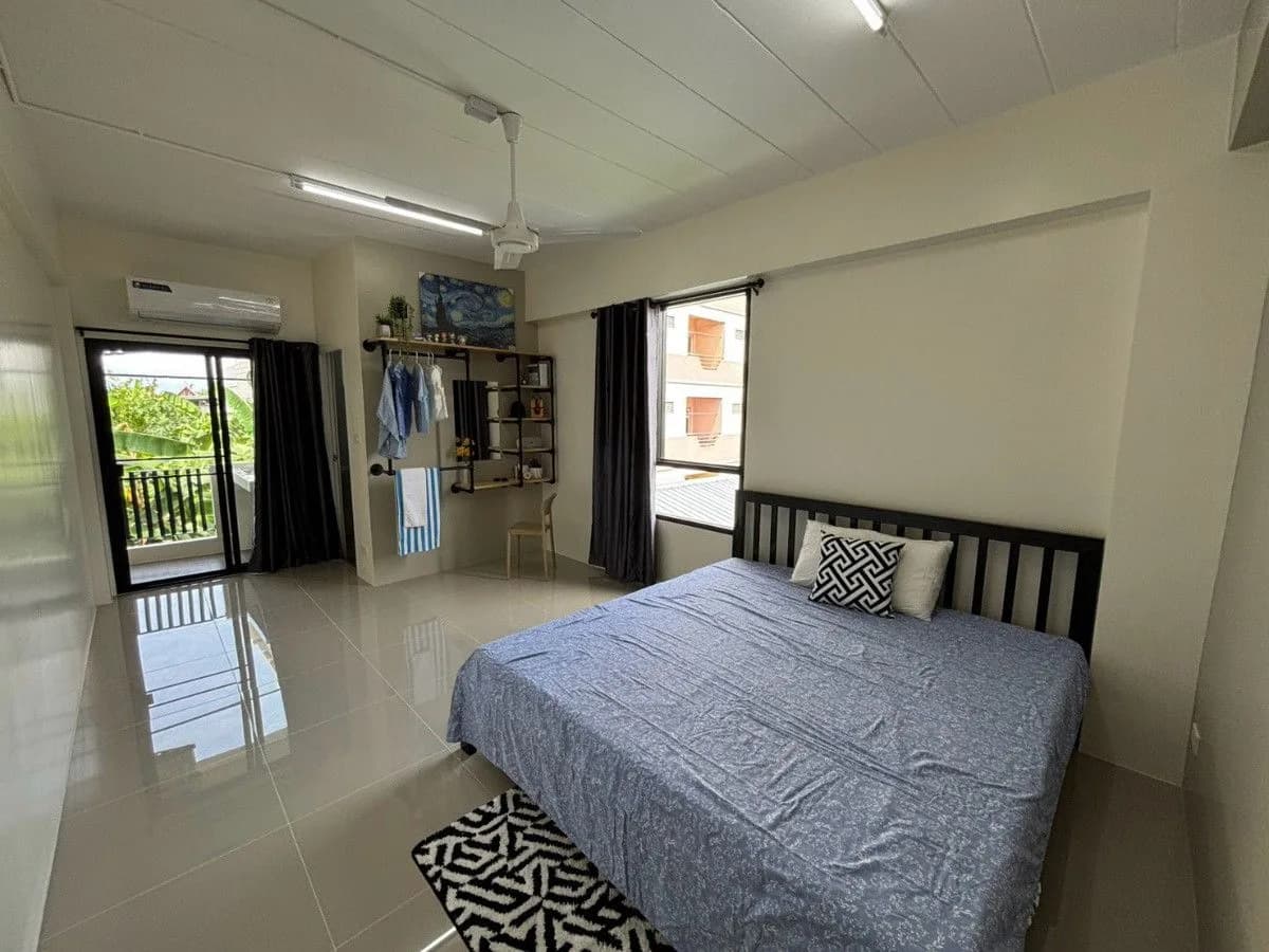 Pracha Uthit Place, Soi Pracha Uthit 72/1, Thung Khru : chambres de 26 m² au mois, avec balcon et évier photo 2
