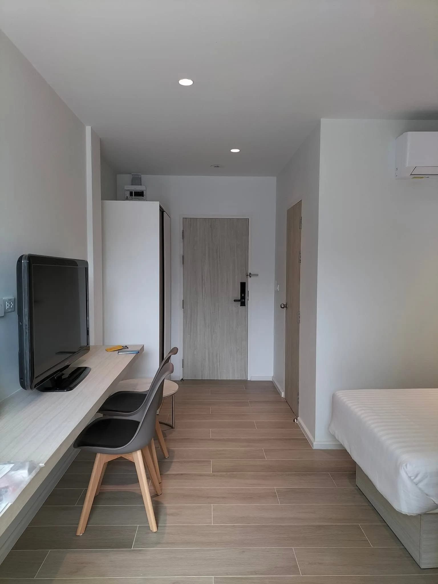 PUNICA, Soi Rong Mueang 3, Pathum Wan: Studio Bulanan 24 m² di Gedung Rendah dengan Halaman Pohon, Dekat Chulalongkorn University foto 6