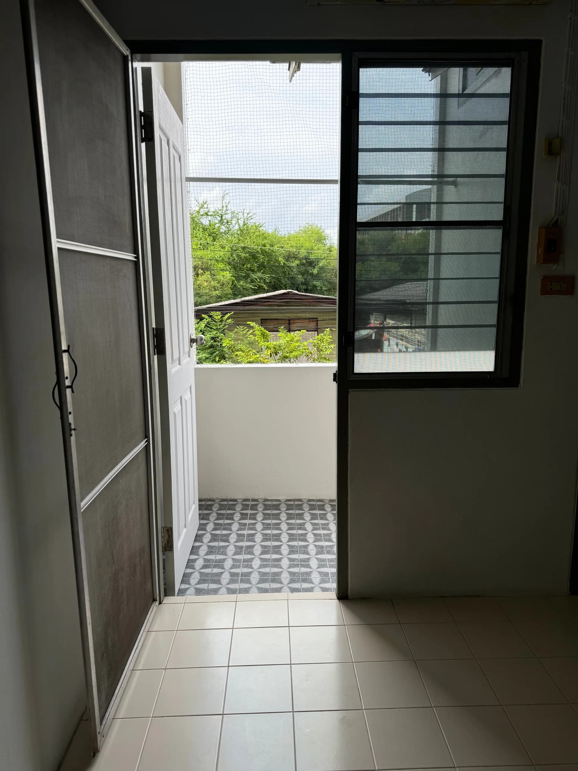 Pupoon Residence, Maha Chai, rue Norarat Uthit : chambres meublées et climatisées à louer au mois, près de l'hôpital de Samut Sakhon, parking gratuit photo 8