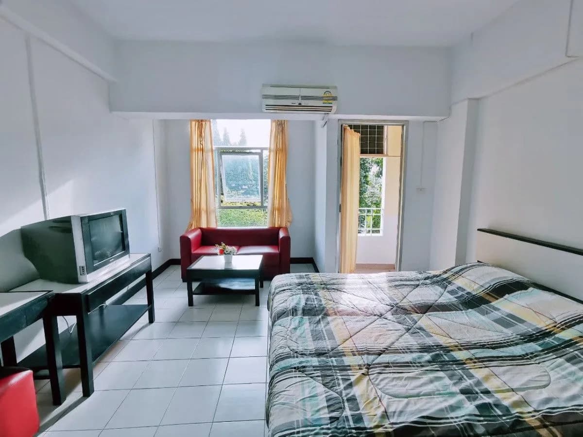 PV Apartment، Soi Inthamara 12، Sutthisan–Ari: استوديوهات مفروشة للإيجار الشهري بمساحة 28–32 م² في مبنيين مزوّدين بمصاعد صورة 1
