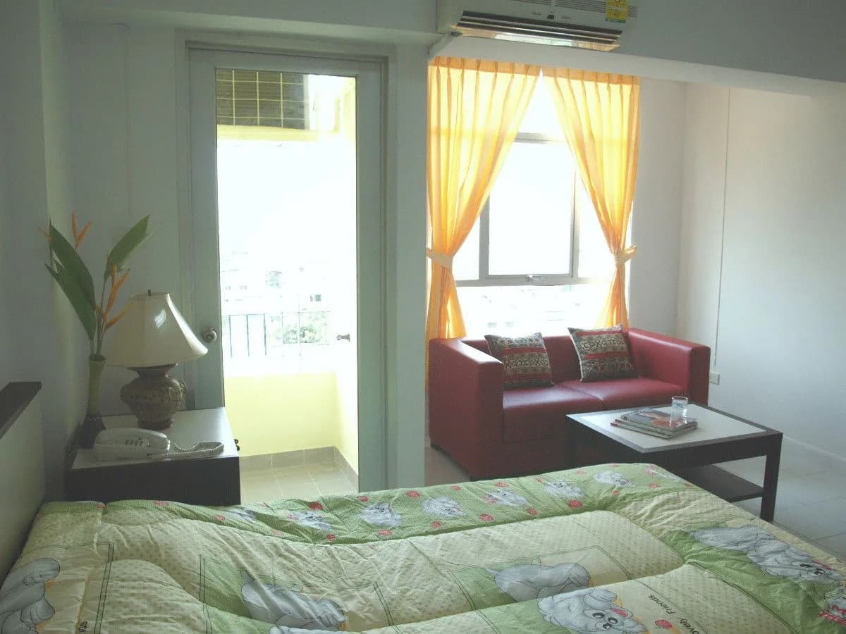 PV Apartment، Soi Inthamara 12، Sutthisan–Ari: استوديوهات مفروشة للإيجار الشهري بمساحة 28–32 م² في مبنيين مزوّدين بمصاعد صورة 3