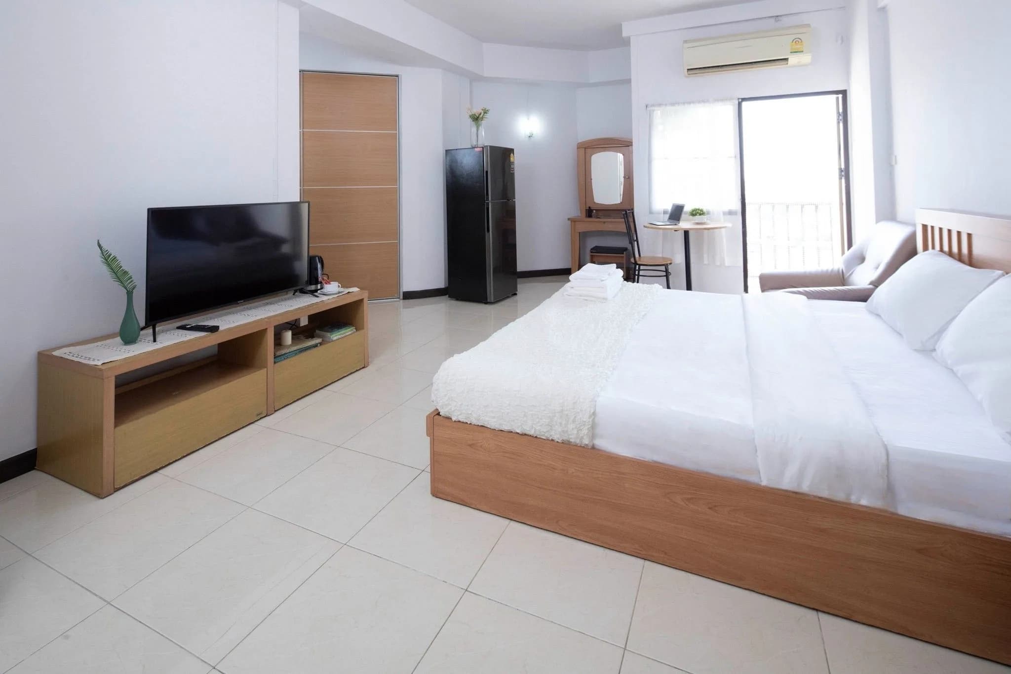 รังสิตอพาร์ทเม้นท์ 1, 2 (Rangsit Apartment) ข้างตลาดรังสิต ธัญบุรี ห้องสตูดิโอและห้อง 1–2 ห้องนอนรายเดือน 26–84 ตร.ม. ใกล้ฟิวเจอร์พาร์ค รูปที่ 2