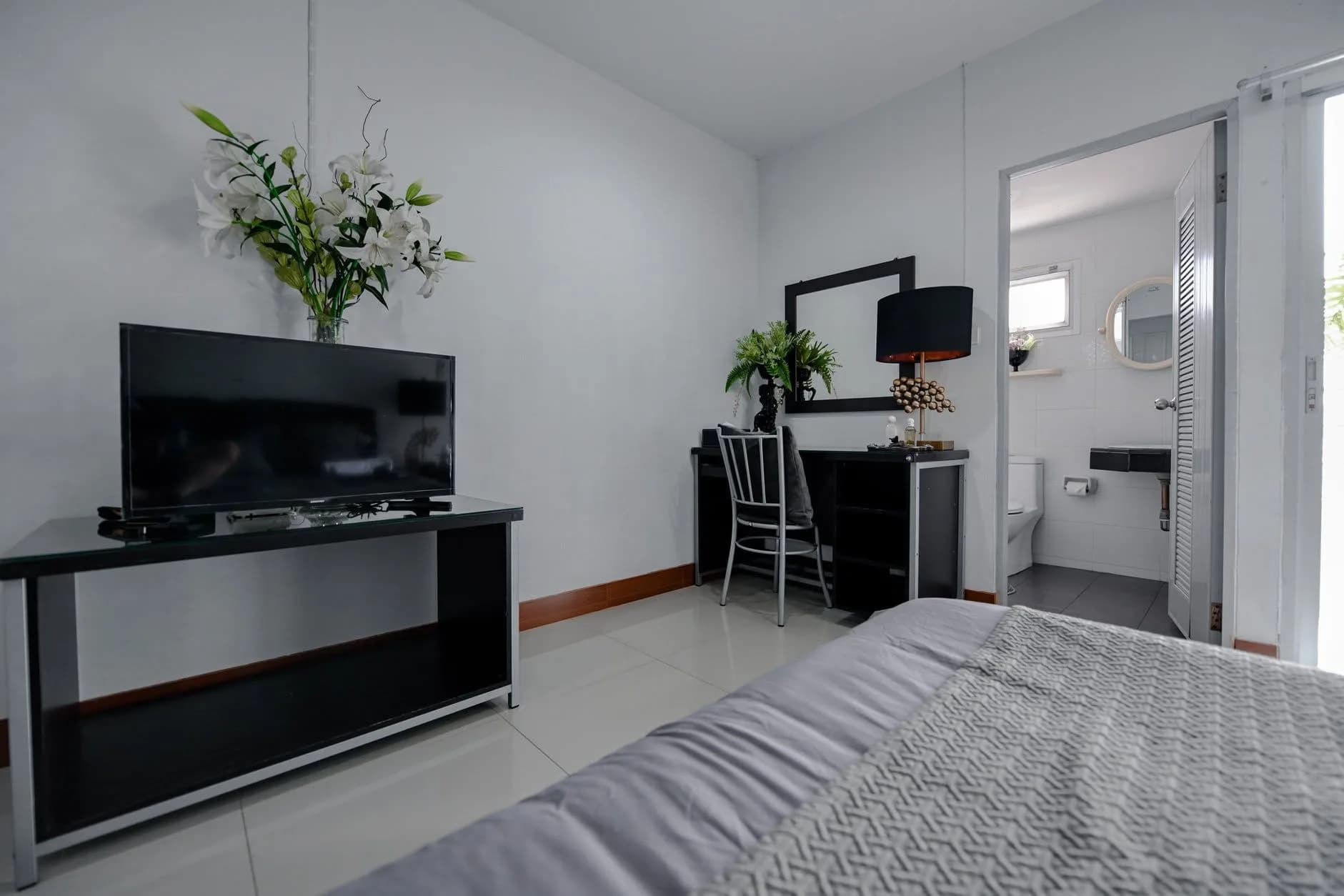 غرف للإيجار الشهري بمساحة 26-30 م² في مبنيين ضمن Ratchapruek Place Apartment، Soi Mahasawat 4، Bang Kruai، Nonthaburi، قرب Central Westville صورة 2