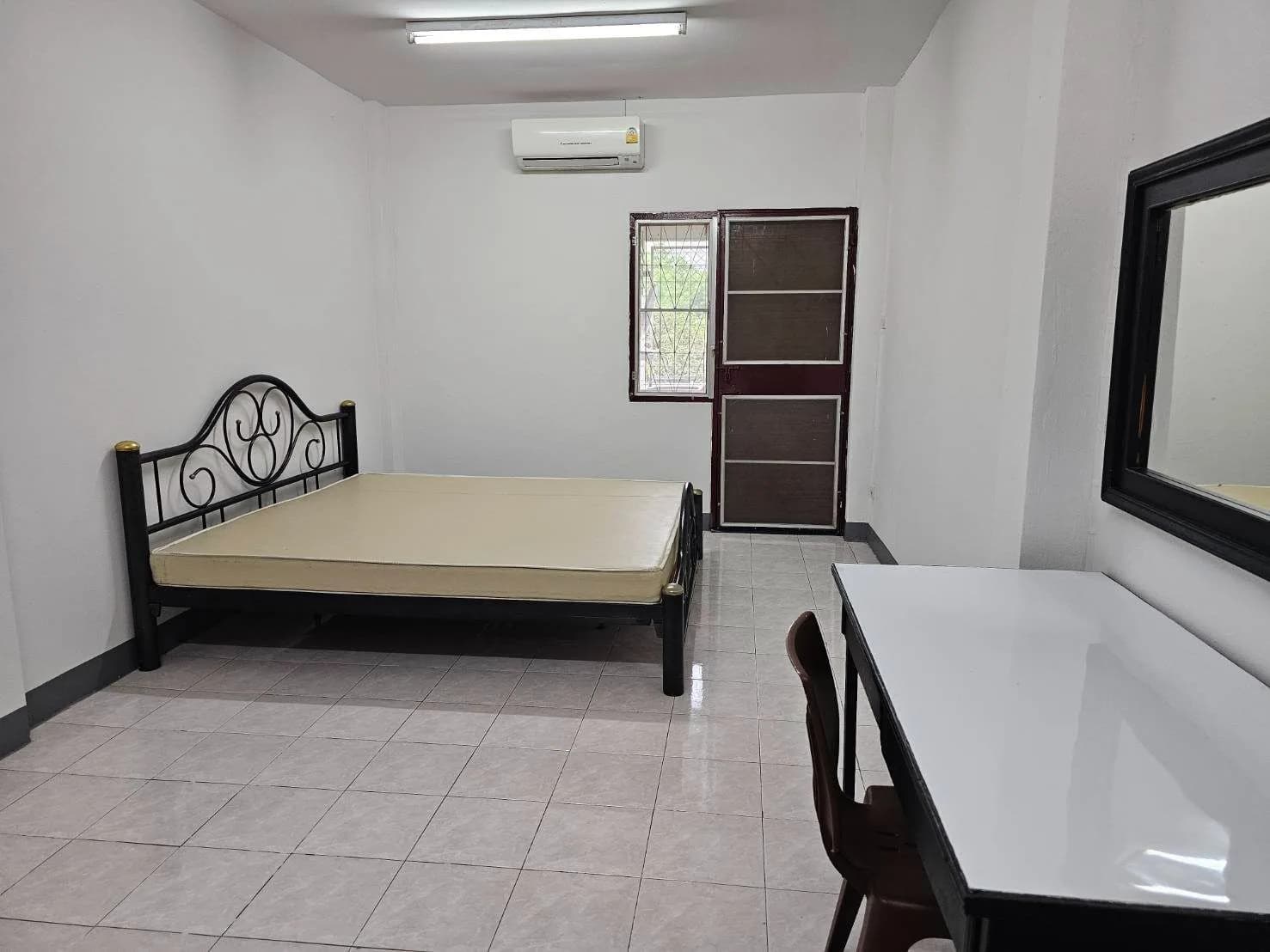 REN Apartment، Mae Hia: غرف شهرية بمروحة ومكيّفة قرب سوق Mae Hia الطازج صورة 8