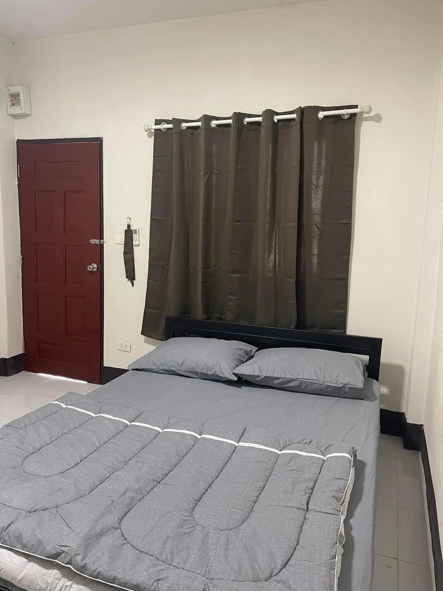 Rintrrada Place, Saraphi : chambres climatisées au mois, près de la gare de Saraphi