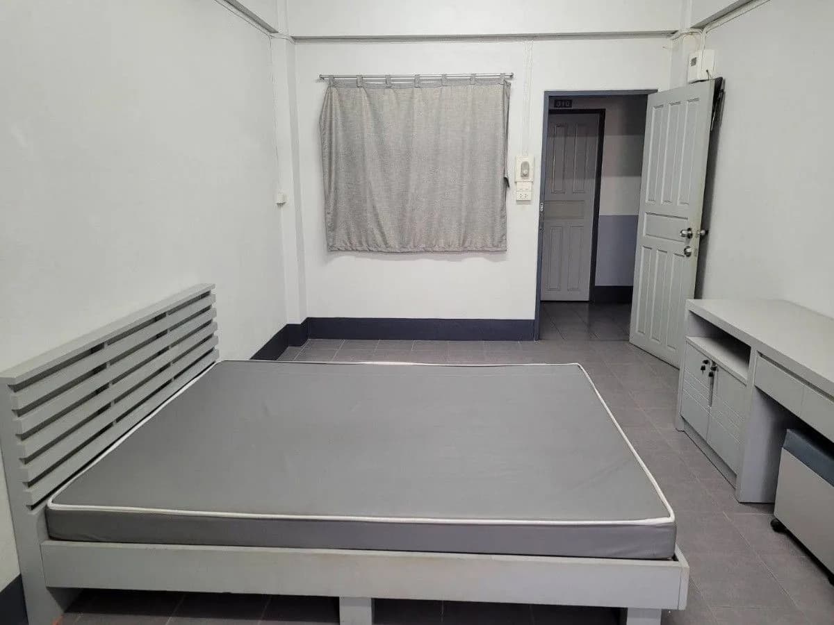 Room@43, Soi Charan Sanitwong 43, Bangkok Noi: Monthly Air-Conditioned Rooms of 21 sq.m. near Pinklao photo 3