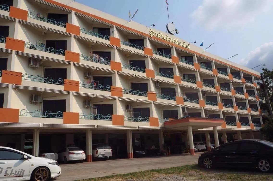 Rungsub Apartment, Laem Chabang: habitaciones con aire acondicionado y estándar con balcón amplio en alquiler mensual, cerca de Harbor Mall foto 2