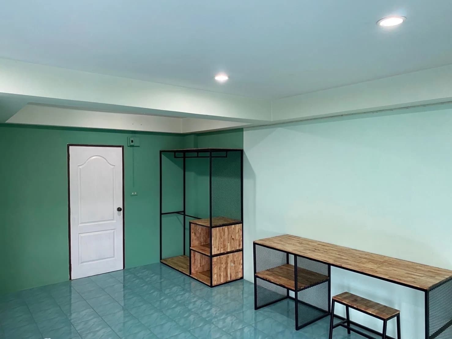 Rungsub Apartment, Laem Chabang: habitaciones con aire acondicionado y estándar con balcón amplio en alquiler mensual, cerca de Harbor Mall foto 5