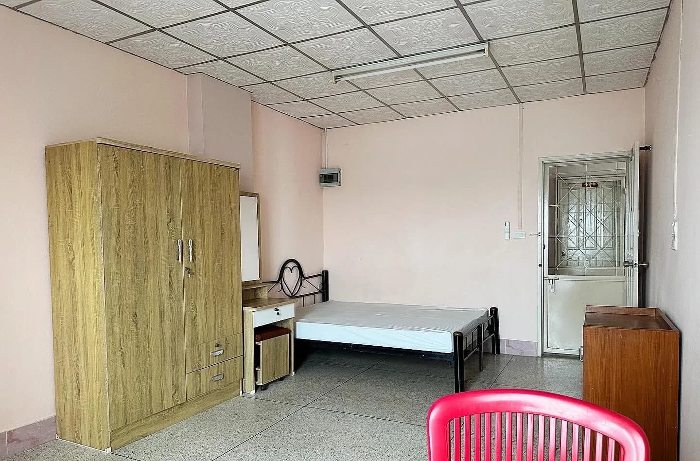 Sakon Apartment, Soi Phetkasem 50/3: Furnished Monthly Rooms near MRT Phasi Charoen photo 8