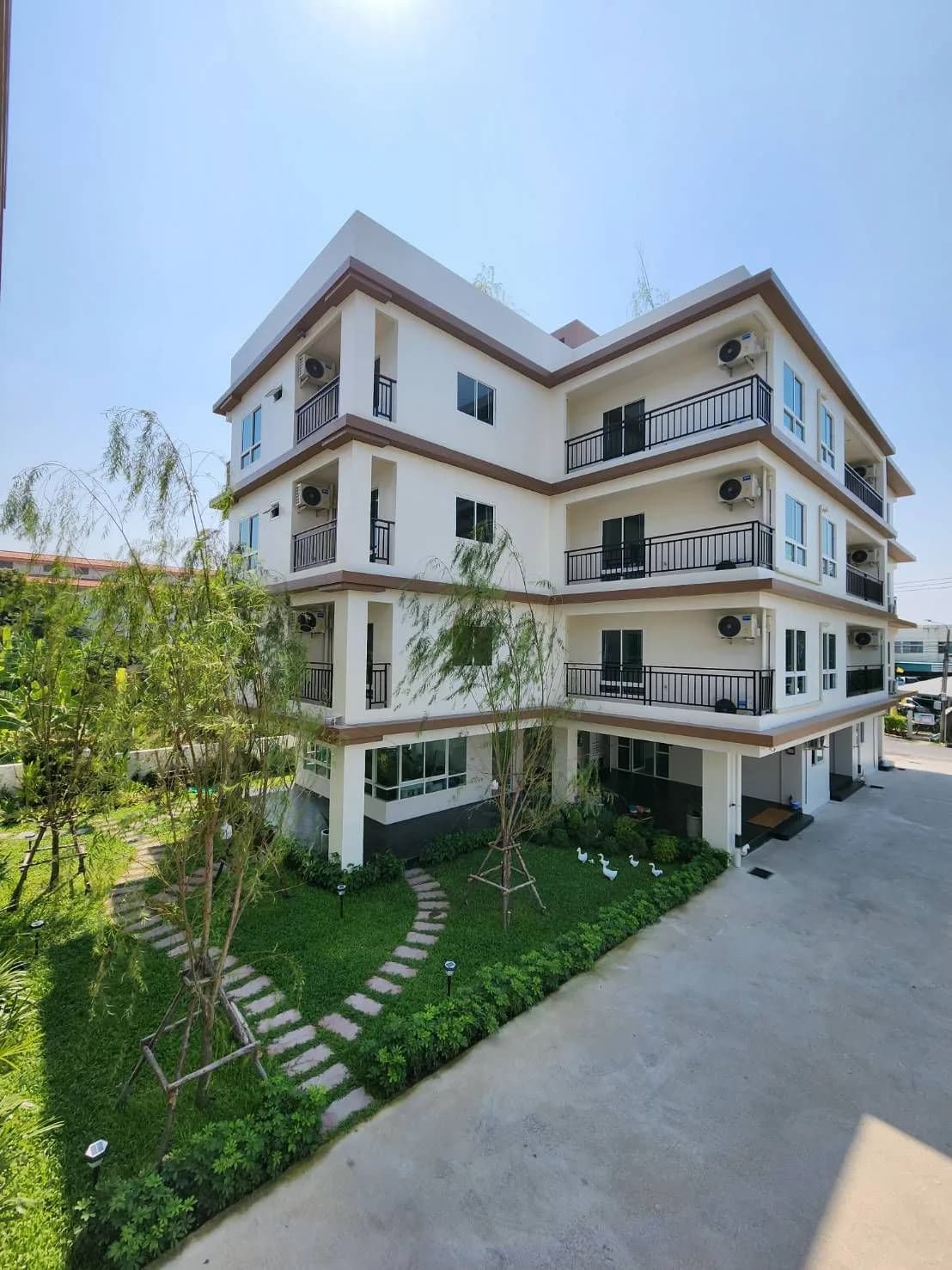 وحدات مفروشة بالكامل من 1 غرفة نوم مع صالة رياضية وحديقة للإيجار الشهري في Serene Room، Soi Songprapha 11، Don Mueang صورة 2