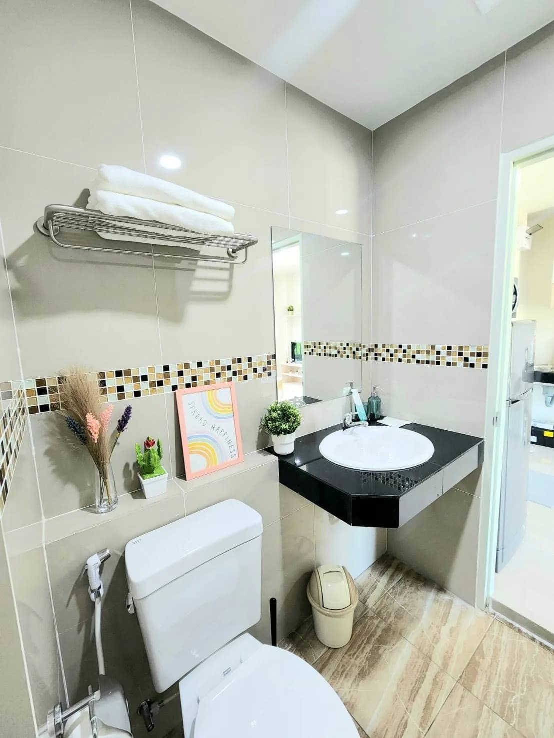 وحدات مفروشة بالكامل من 1 غرفة نوم مع صالة رياضية وحديقة للإيجار الشهري في Serene Room، Soi Songprapha 11، Don Mueang صورة 3