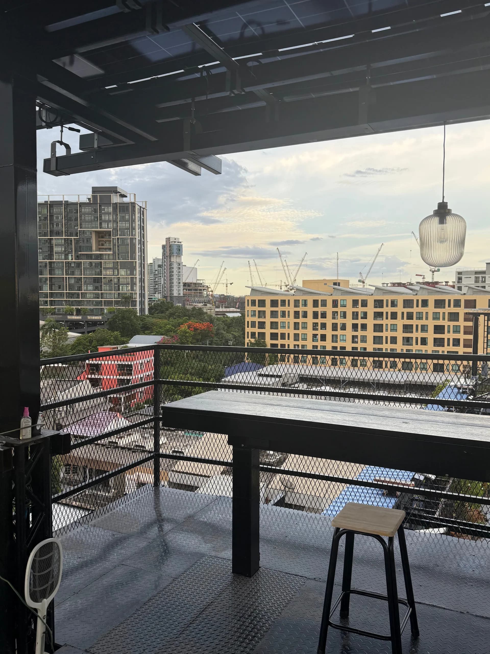 Sixteen-Fifty Residence, Sukhumvit 68: Studios zur Monatsmiete mit Dachgarten, 10 Gehminuten von BTS Udom Suk Foto 2