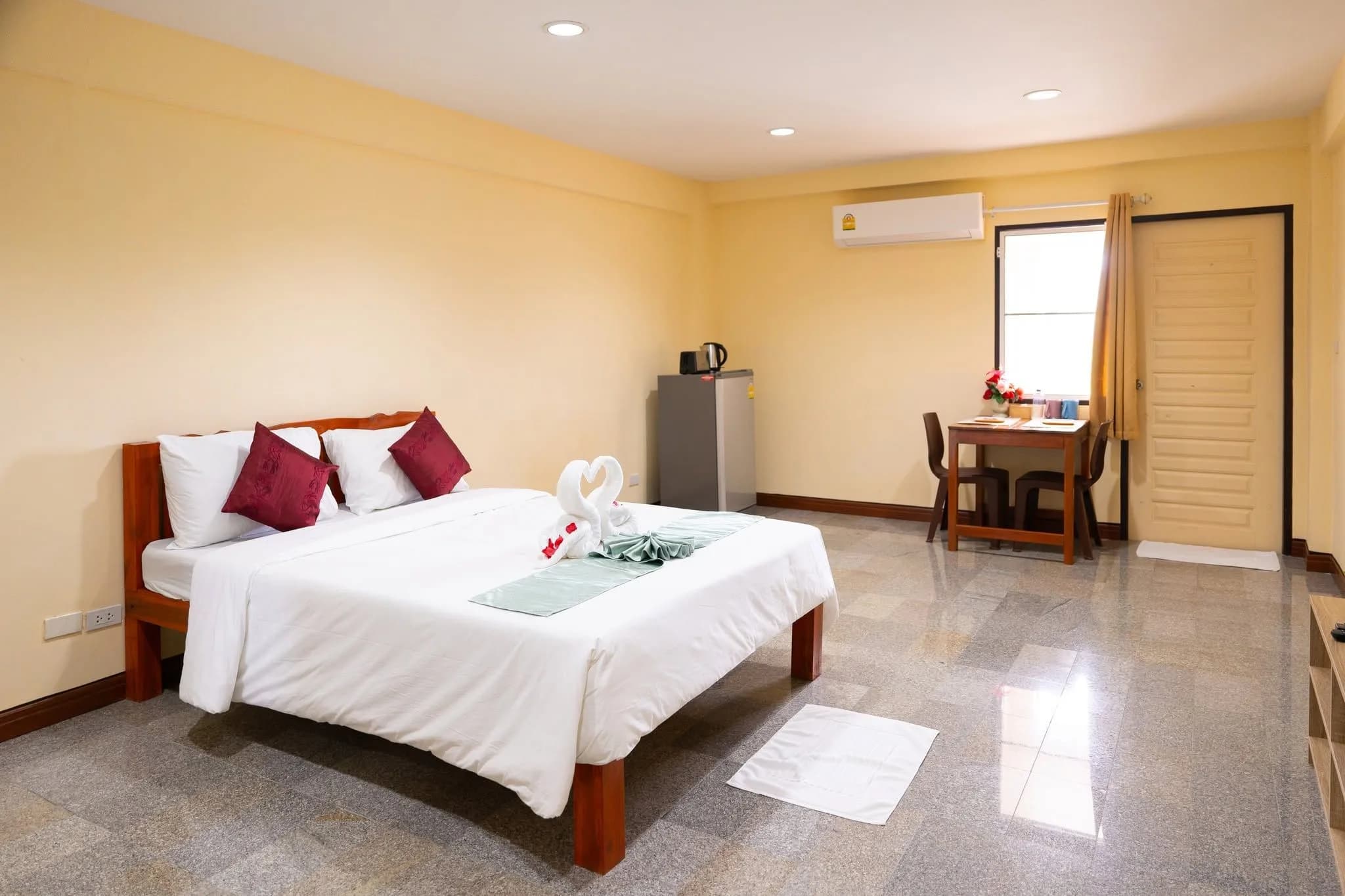 Smile Mansion في Map Ta Phut، Rayong: غرف شهرية 28-36 م² مع صالة رياضية قرب سوق Map Ta Phut Municipal الطازج