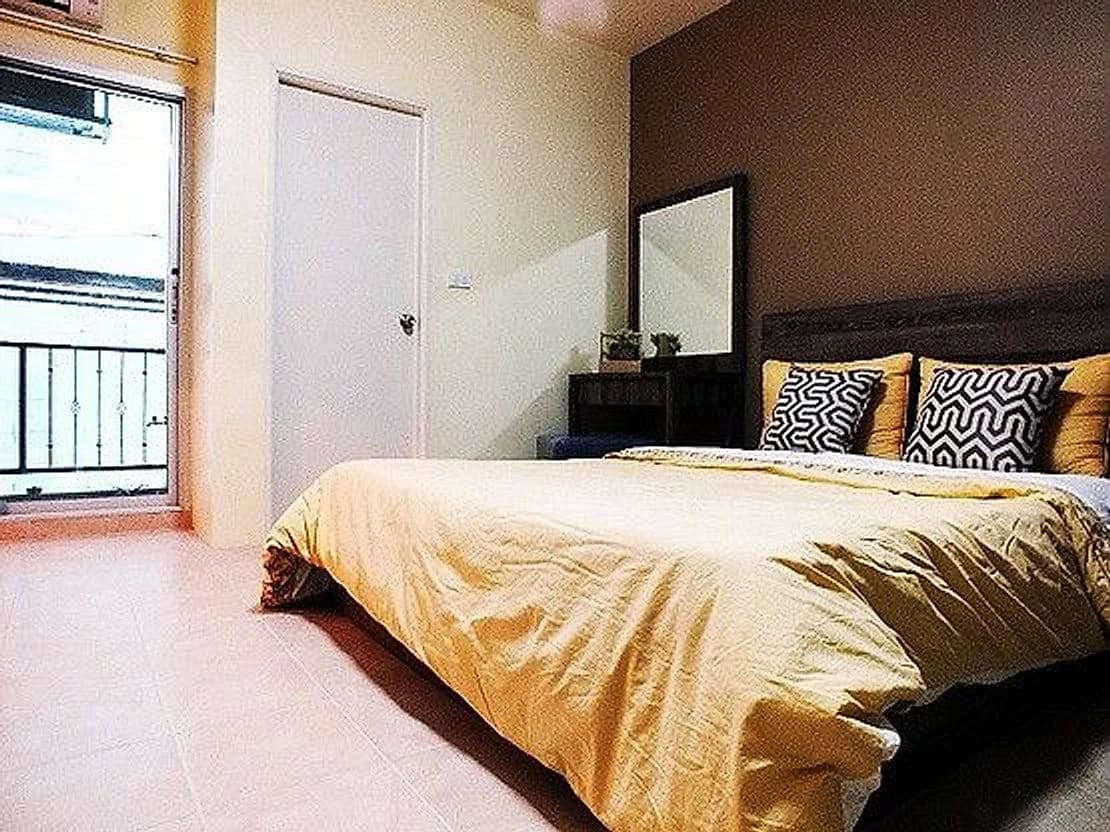 Srisuke Place, Soi Lat Phrao 34: phòng có nội thất 23–25 m² cho thuê theo tháng, gần MRT Ratchadaphisek và MRT Lat Phrao ảnh 2