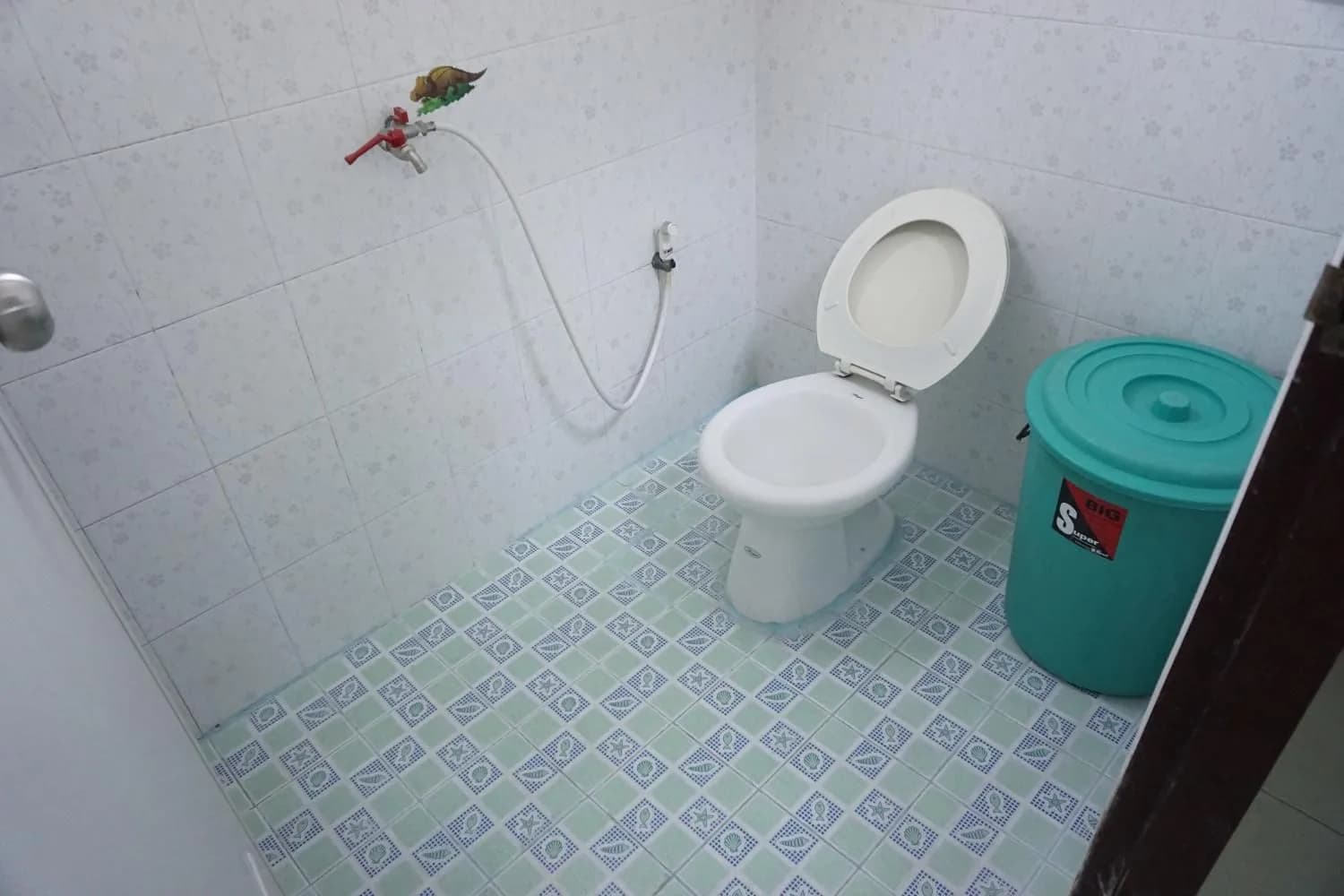 Sujitra Apartment, Ban Suan: habitaciones mensuales de 26 m² con Wi-Fi y estacionamiento gratis, cerca de Chonburi Hospital foto 6