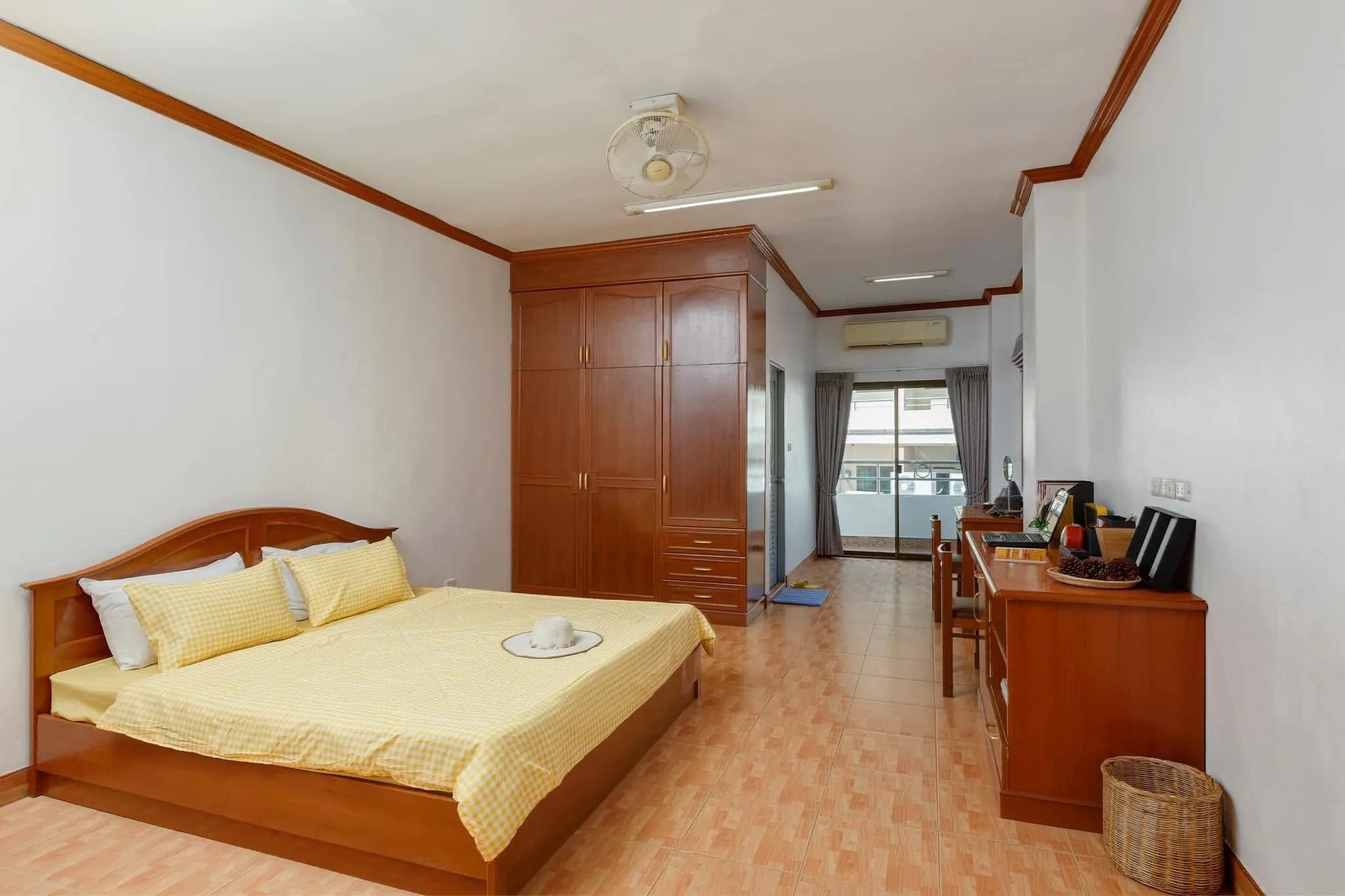 Suparerk Mansion 3, Chang Khian Soi 1 : chambres au mois avec grand balcon, près de l'université de Chiang Mai photo 4